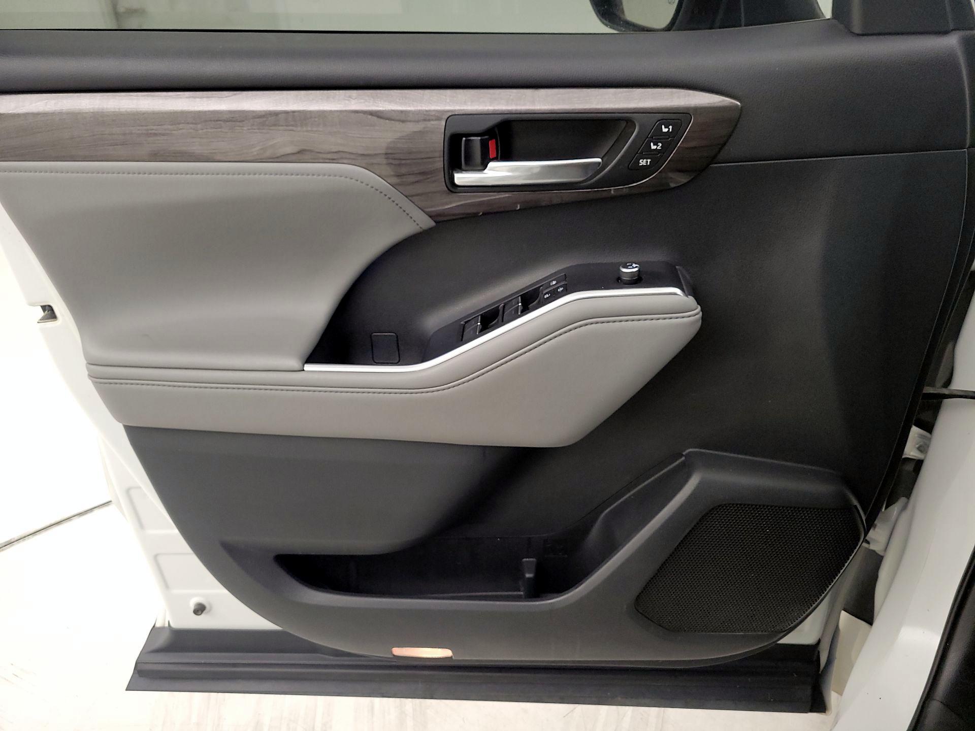 Thumbnail: 2021 Toyota Highlander - 12