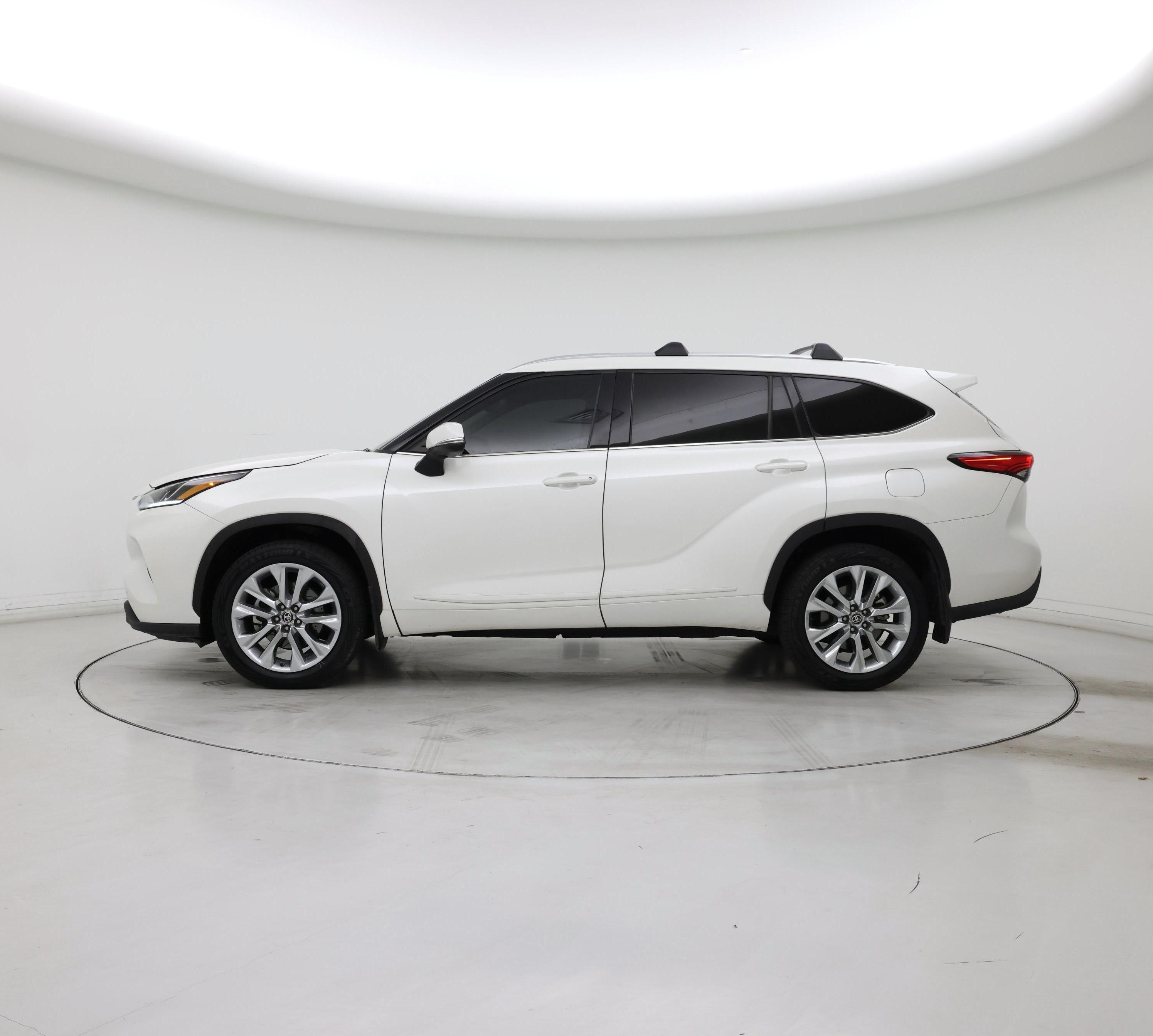 Thumbnail: 2021 Toyota Highlander - 3