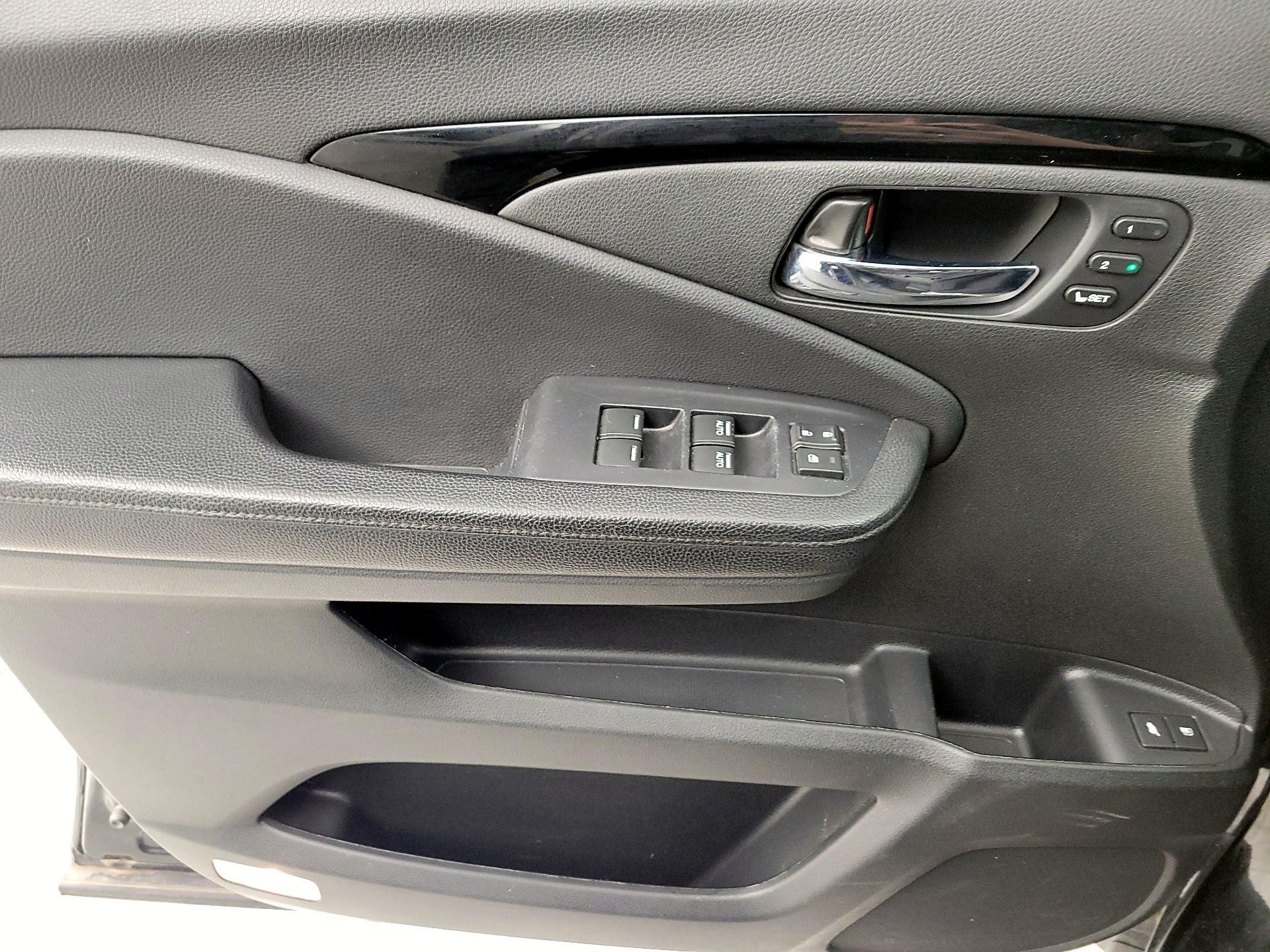 Thumbnail: 2019 Honda Passport - 12