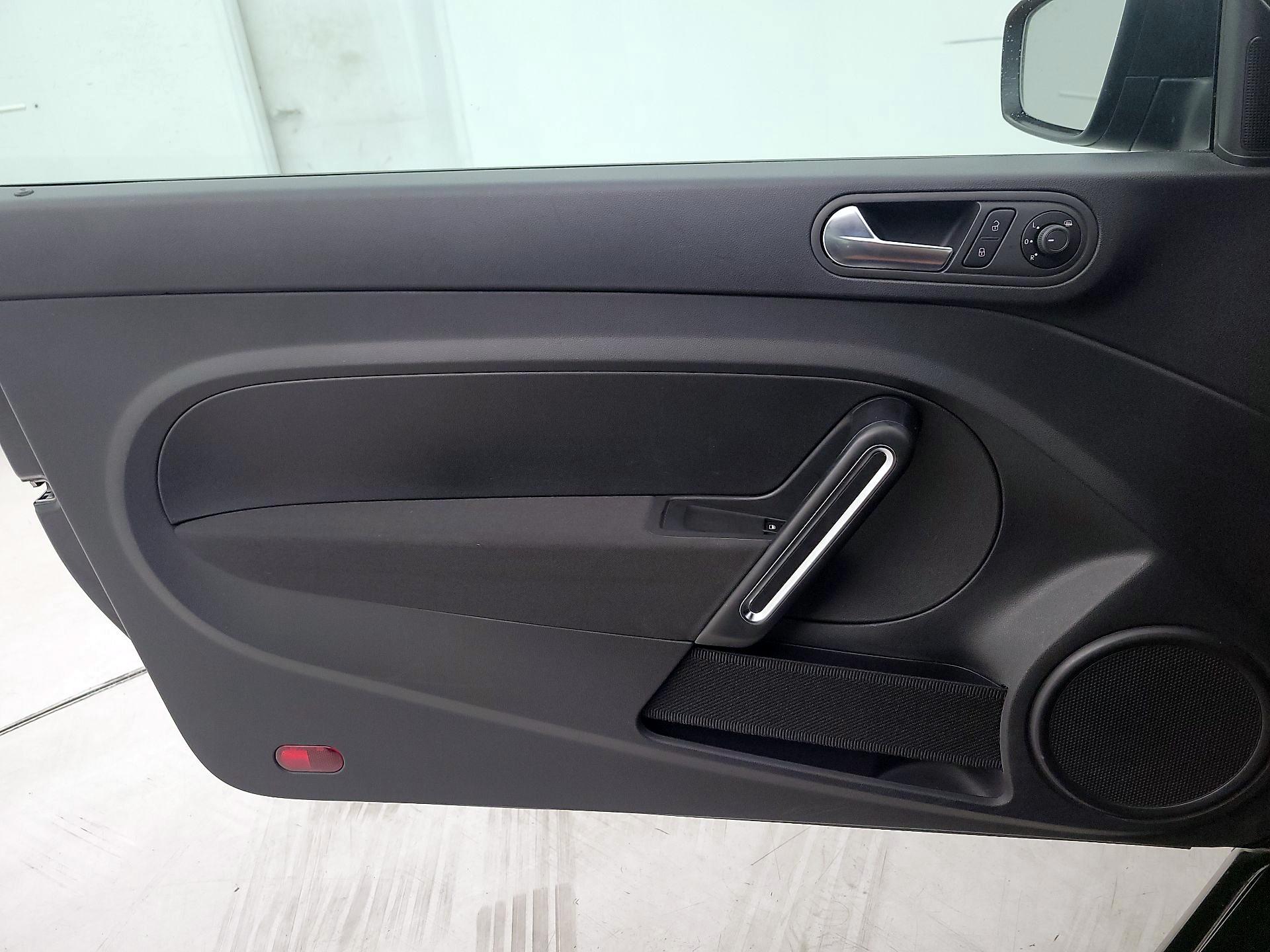 Thumbnail: 2018 Volkswagen Beetle - 12