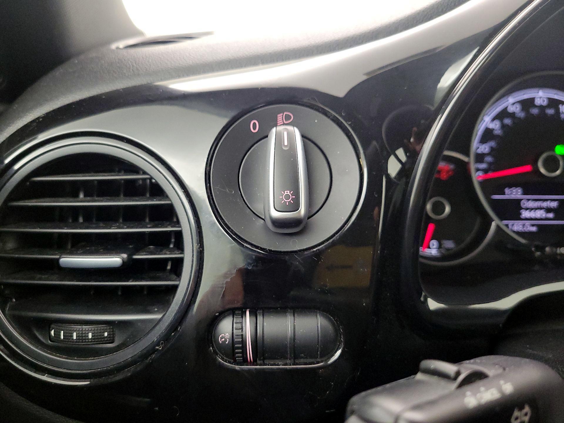 Thumbnail: 2018 Volkswagen Beetle - 13