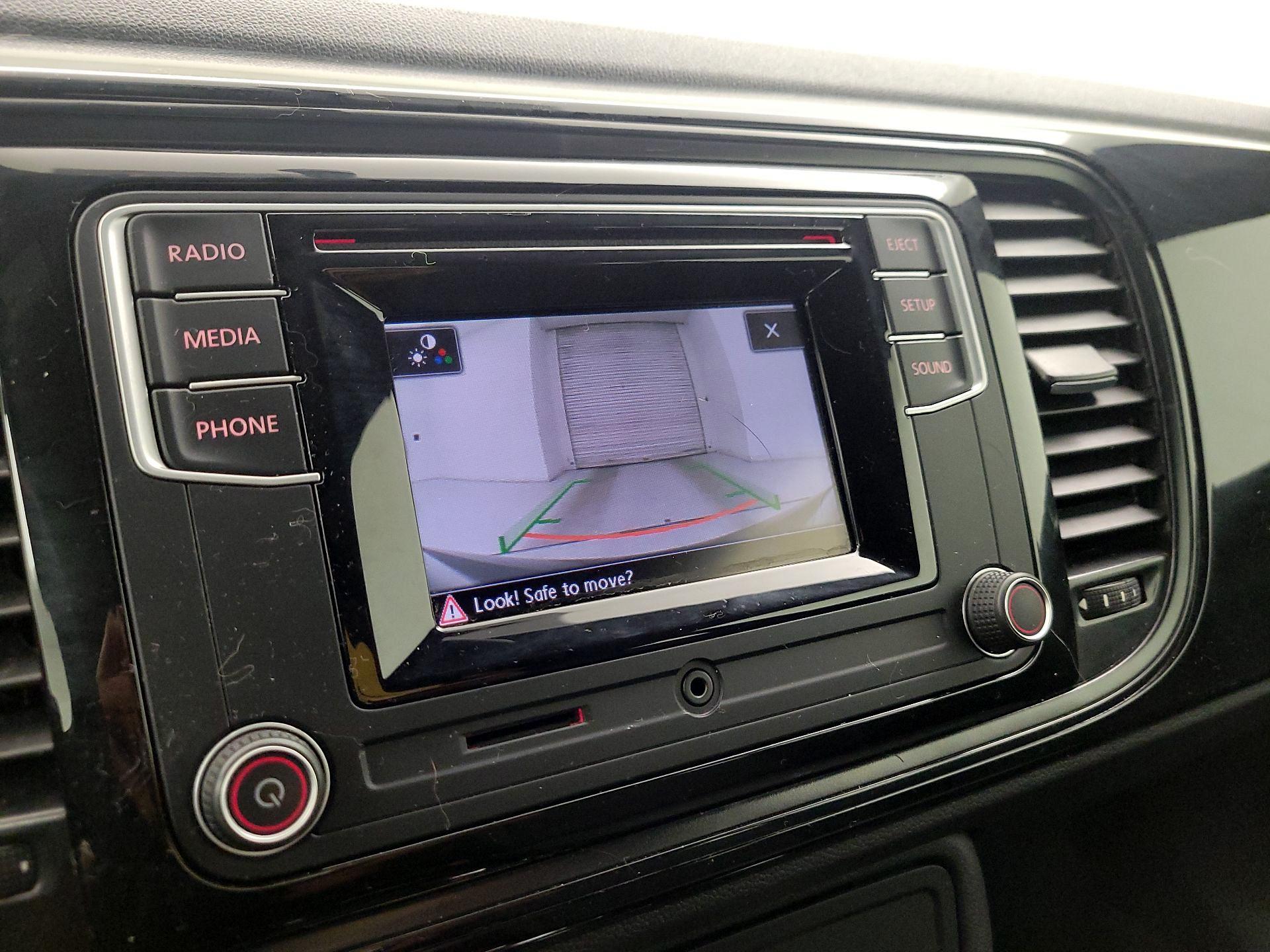 Thumbnail: 2018 Volkswagen Beetle - 14