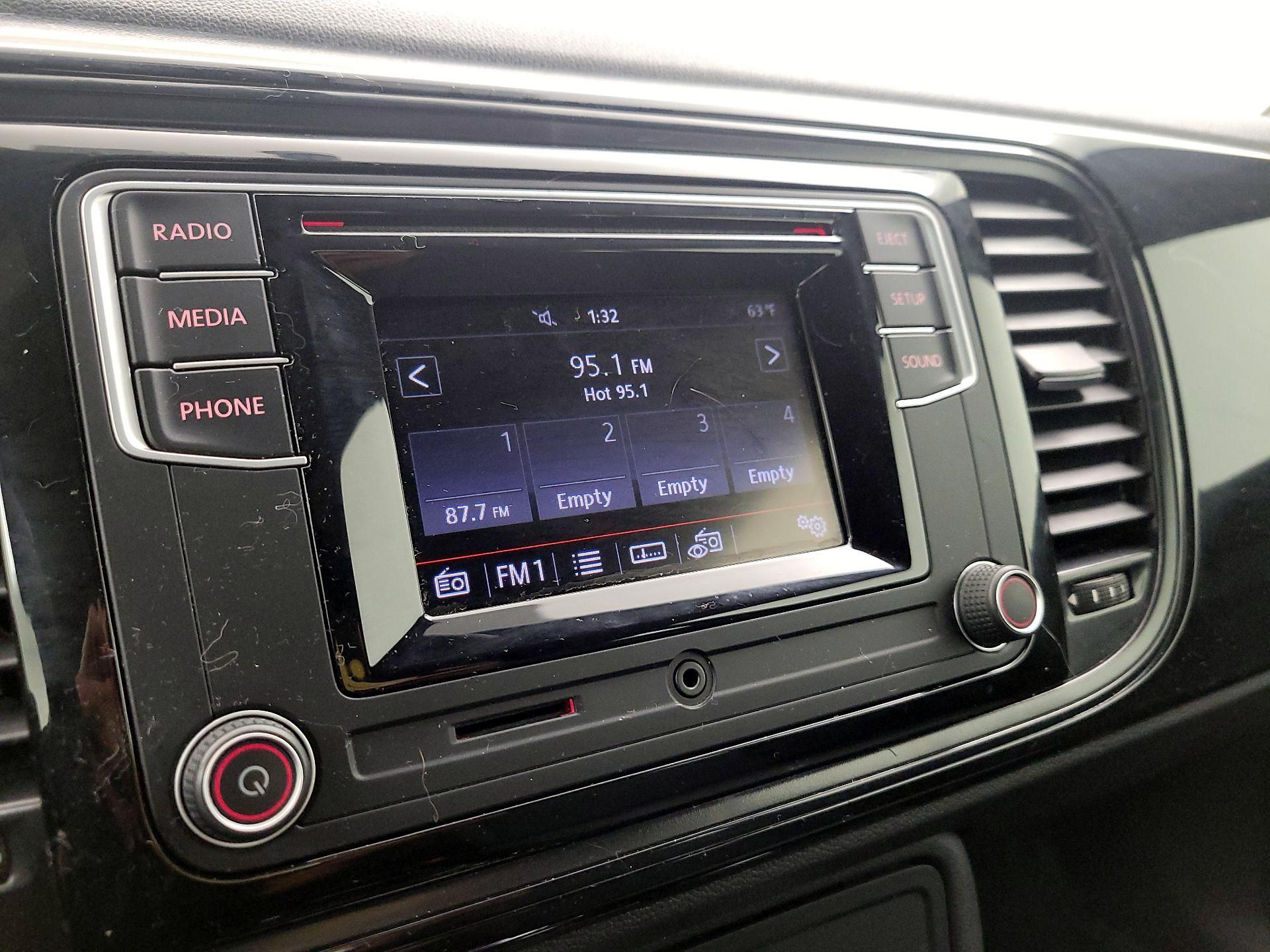 Thumbnail: 2018 Volkswagen Beetle - 15