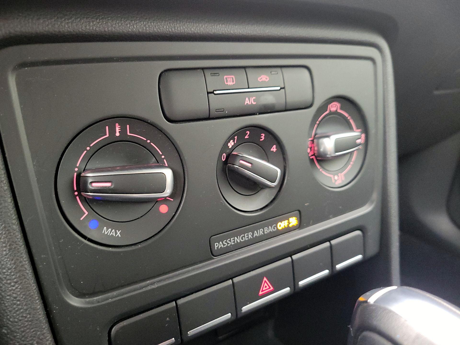 Thumbnail: 2018 Volkswagen Beetle - 16