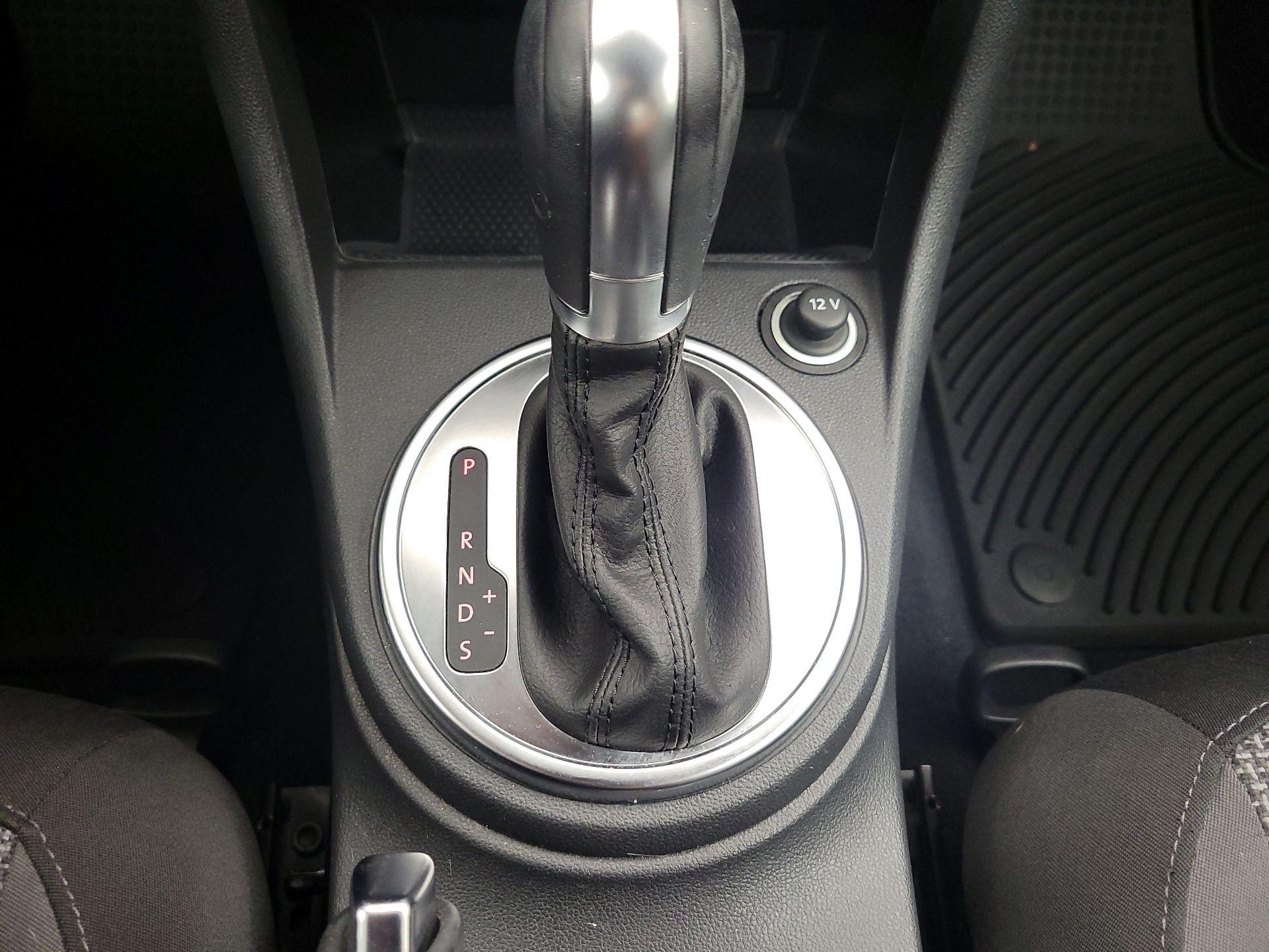 Thumbnail: 2018 Volkswagen Beetle - 17