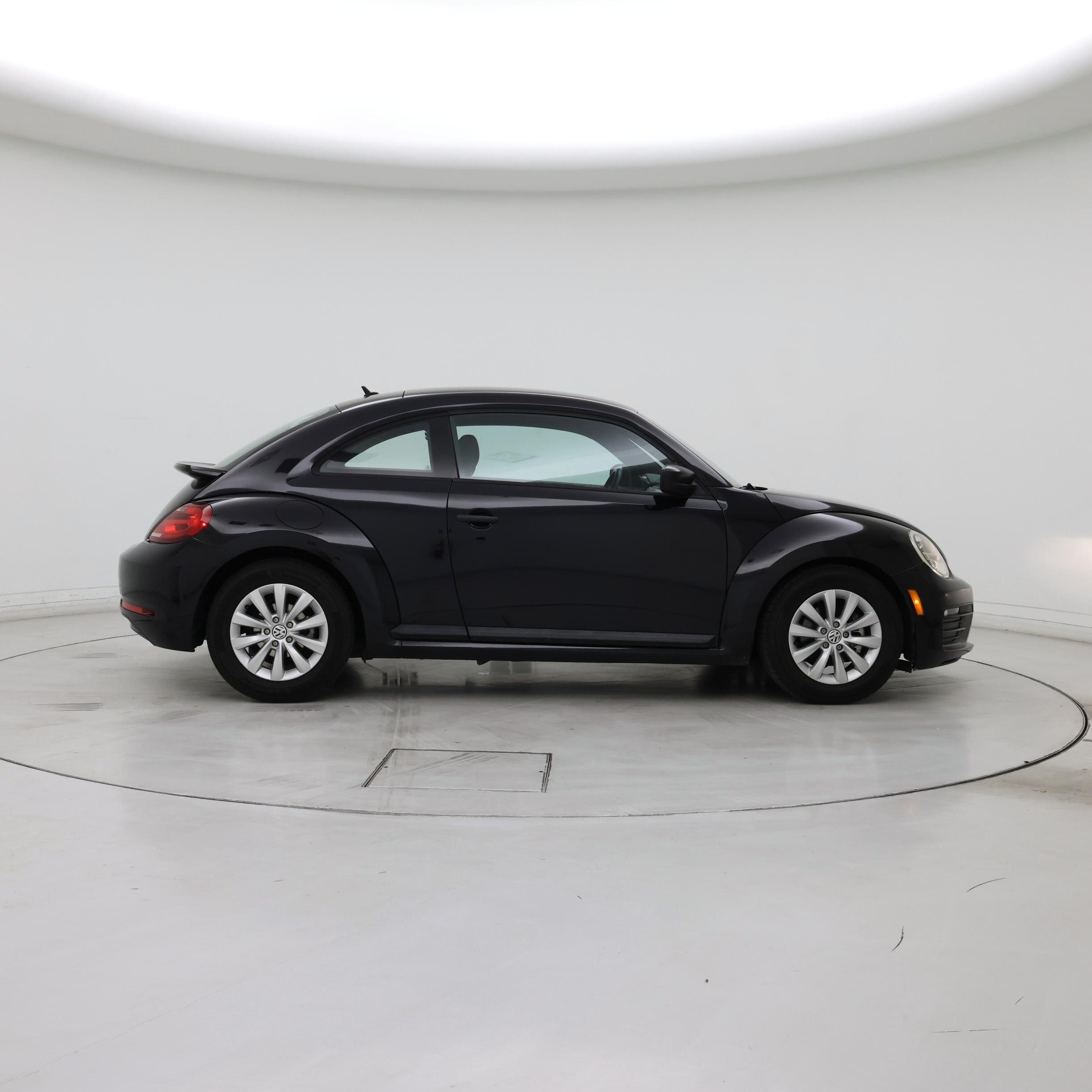 Thumbnail: 2018 Volkswagen Beetle - 7