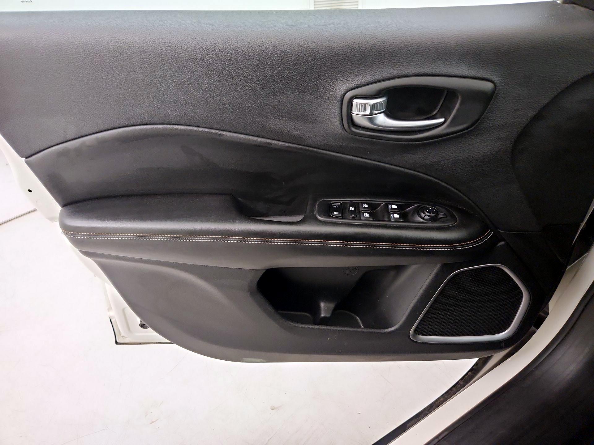 Thumbnail: 2021 Jeep Compass - 12