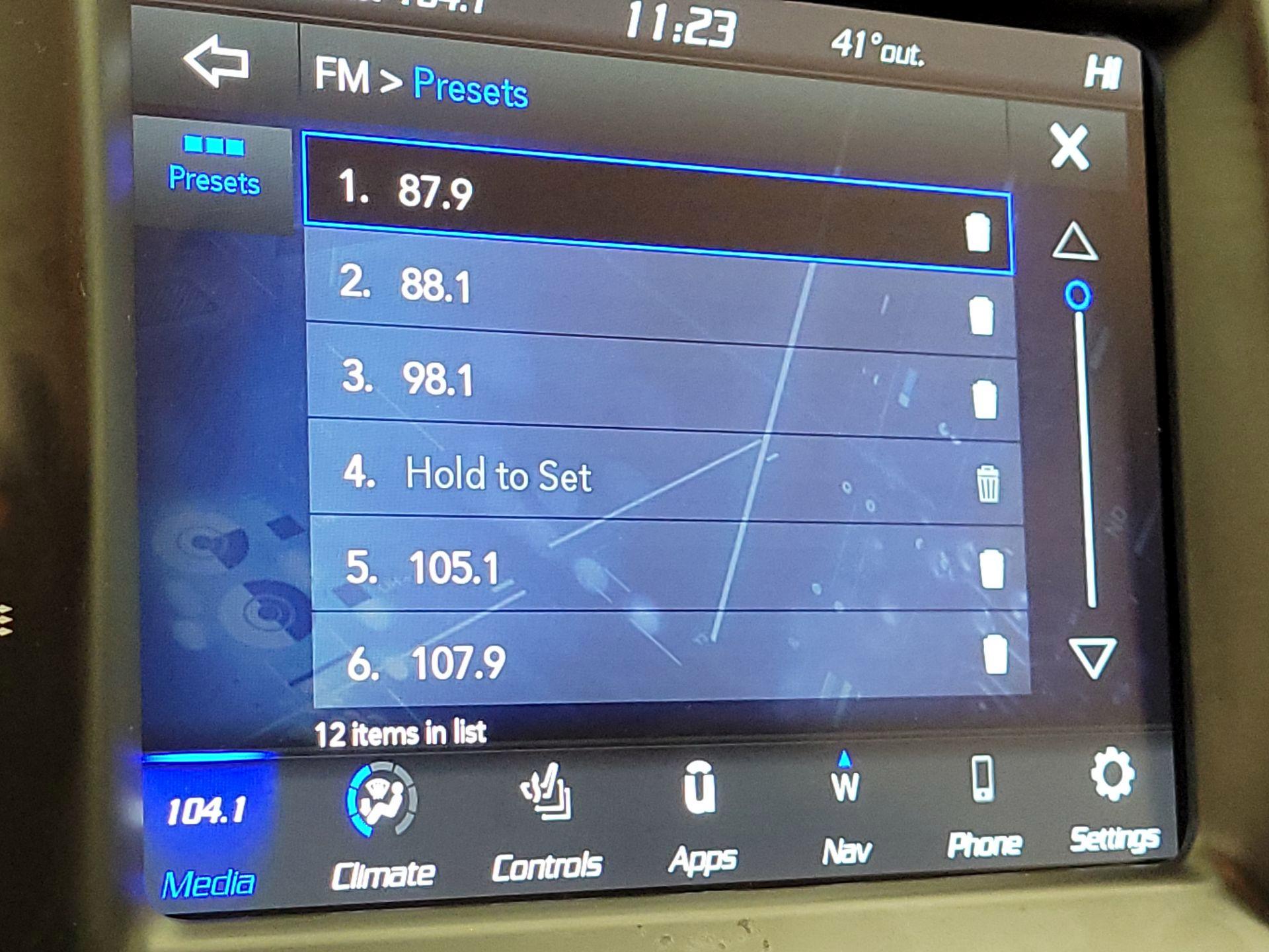 Thumbnail: 2023 Chrysler 300 - 15