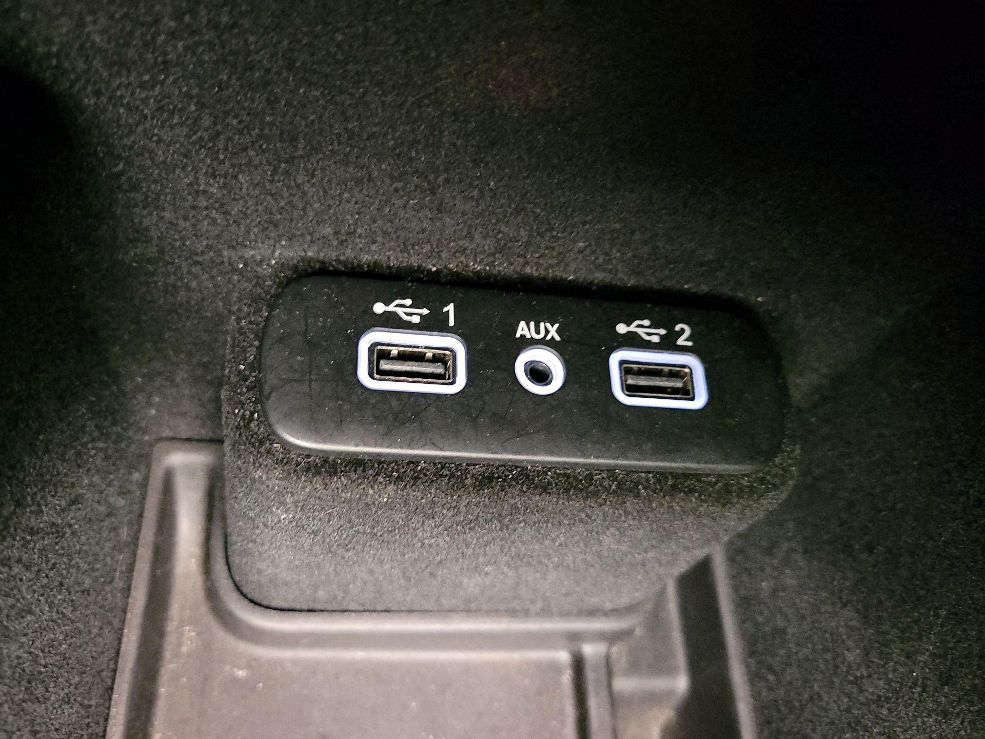 Thumbnail: 2023 Chrysler 300 - 18