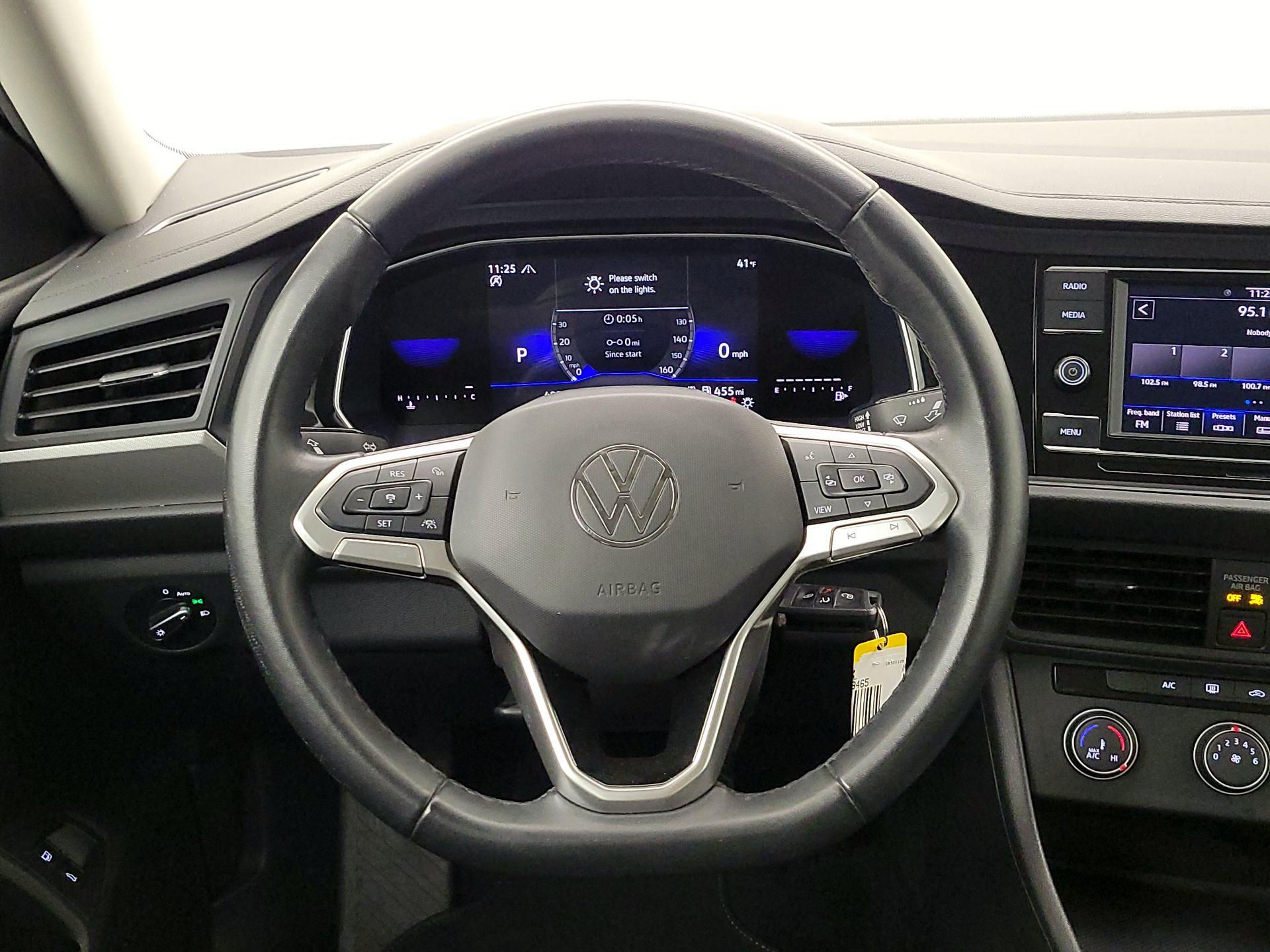 Thumbnail: 2024 Volkswagen Jetta - 10