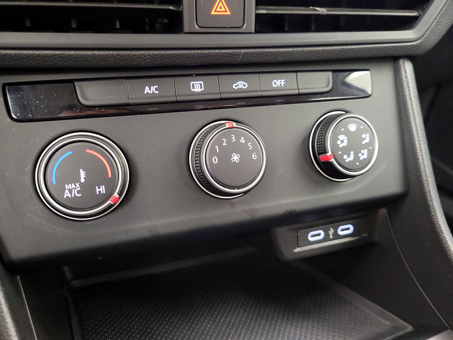 Thumbnail: 2024 Volkswagen Jetta - 16