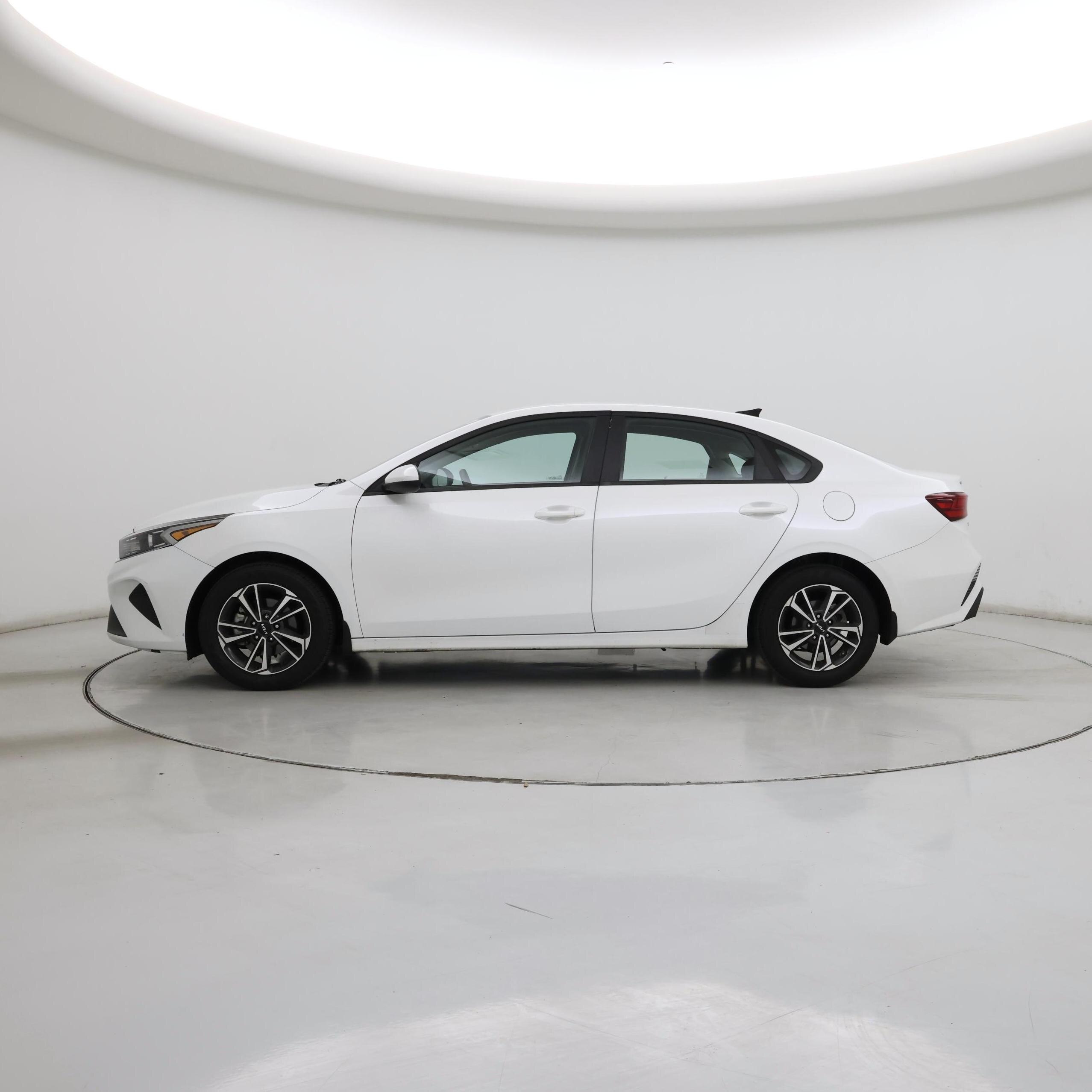 Thumbnail: 2024 Kia Forte - 3