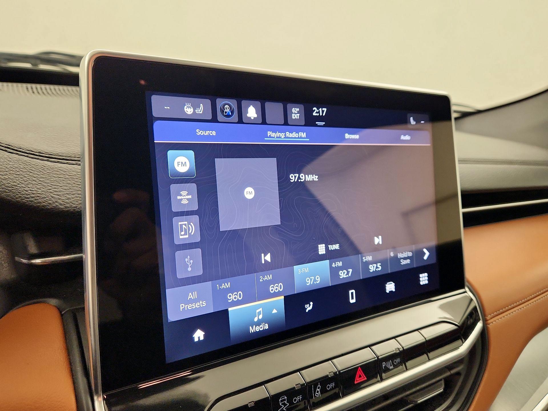 Thumbnail: 2023 Jeep Compass - 15