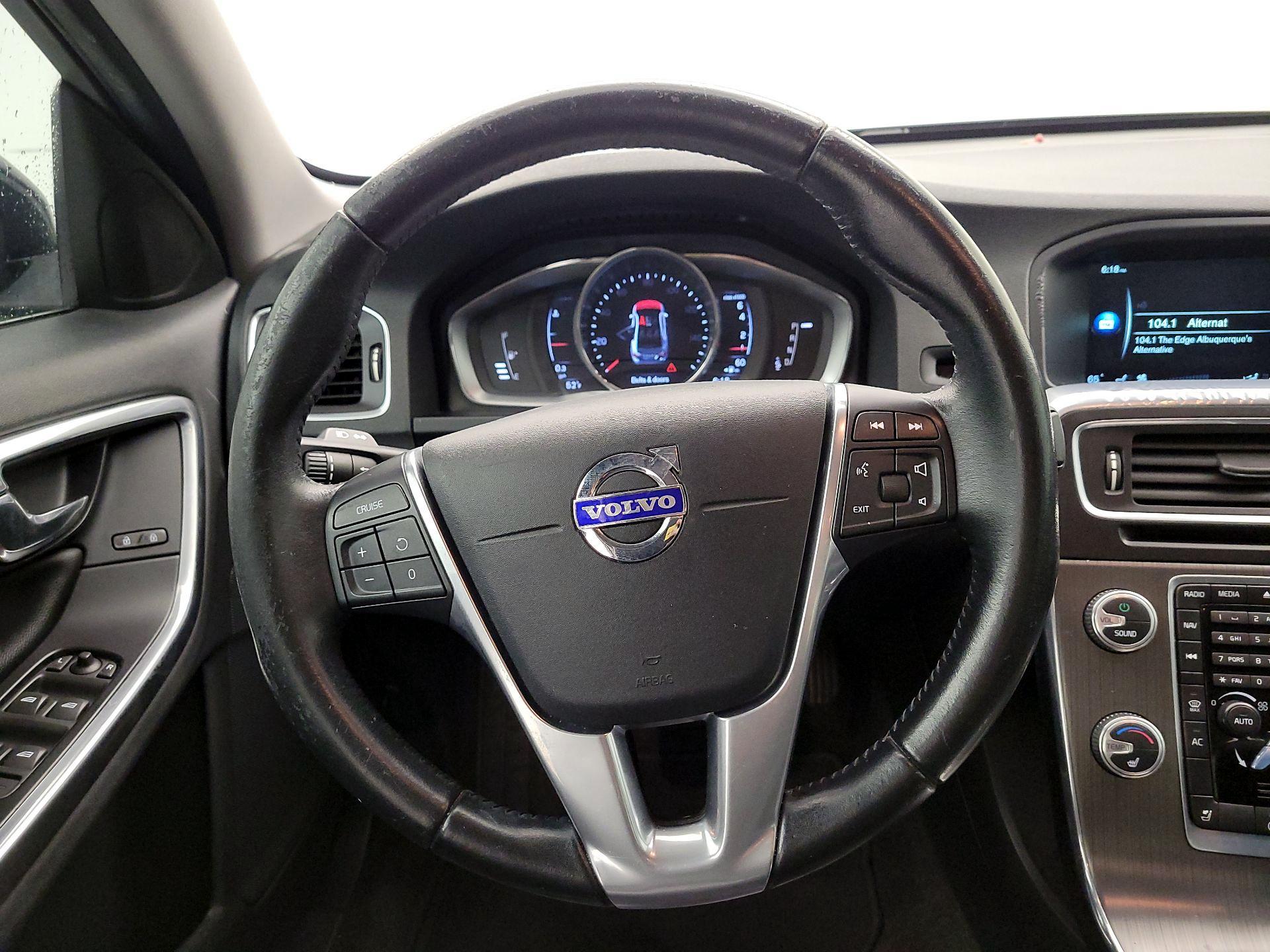 Thumbnail: 2016 Volvo S60 - 10