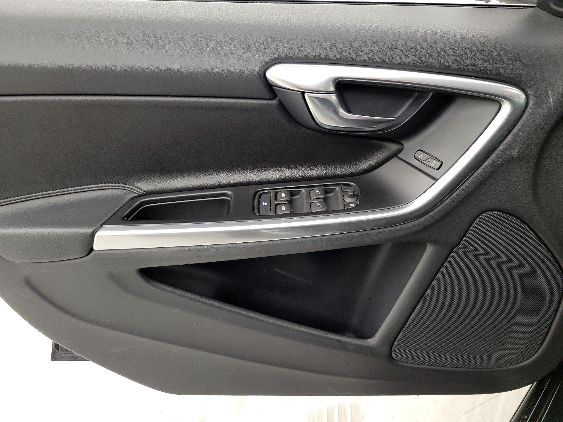 Thumbnail: 2016 Volvo S60 - 12