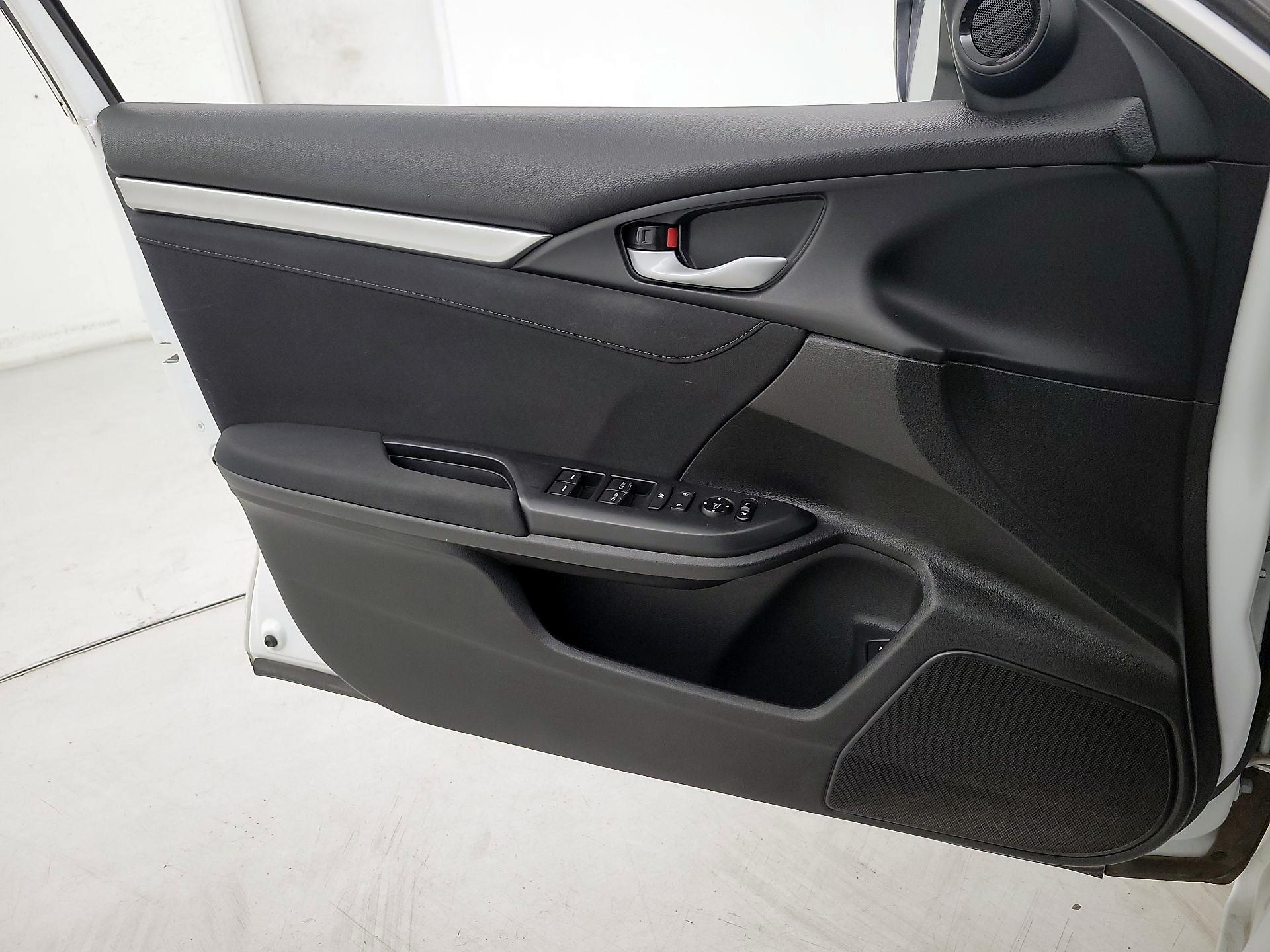 Thumbnail: 2016 Honda Civic - 12