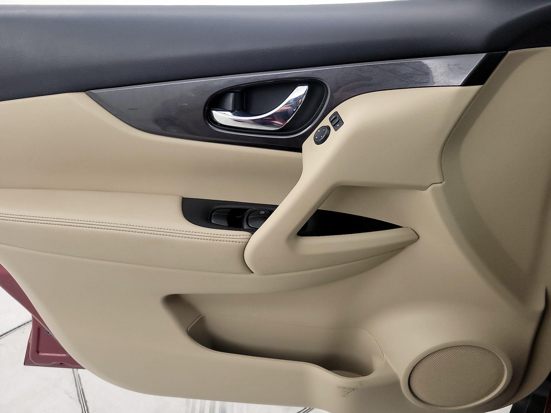 Thumbnail: 2018 Nissan Rogue - 12