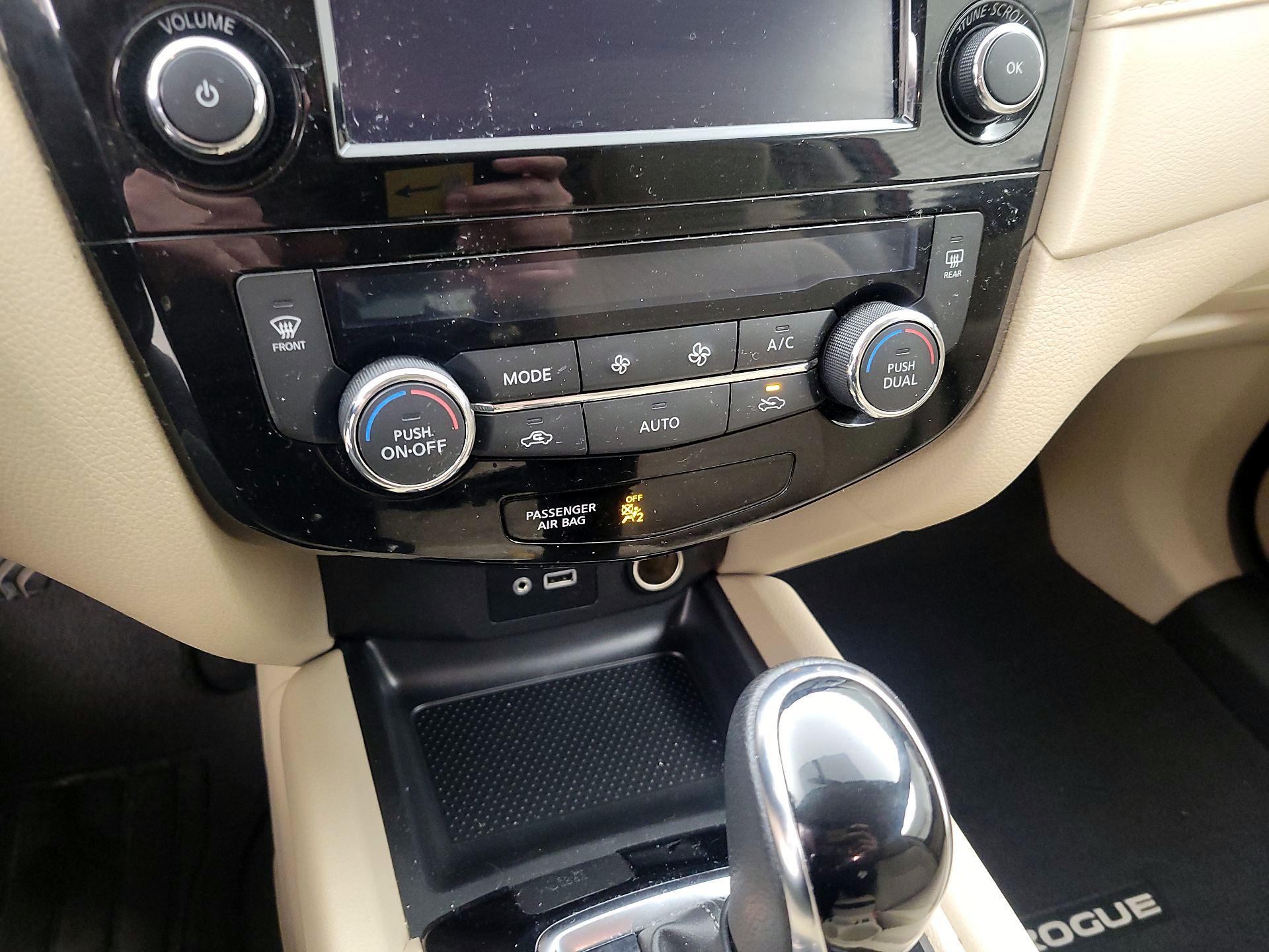 Thumbnail: 2018 Nissan Rogue - 14