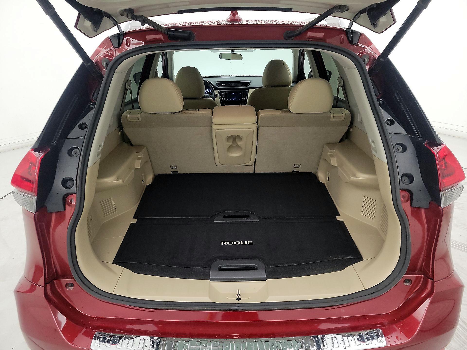 Thumbnail: 2018 Nissan Rogue - 16