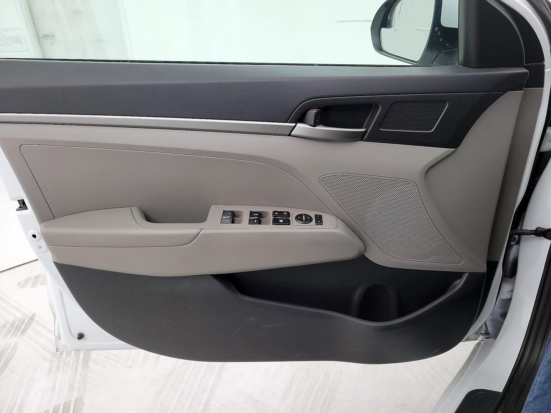 Thumbnail: 2017 Hyundai Elantra - 12