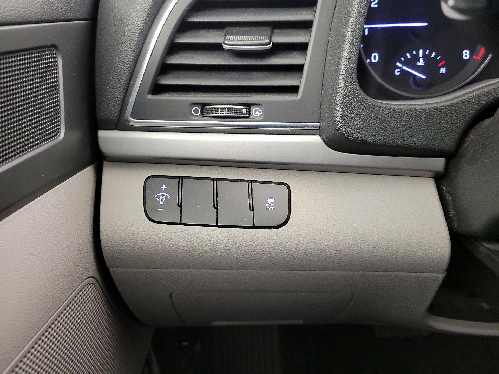 Thumbnail: 2017 Hyundai Elantra - 13