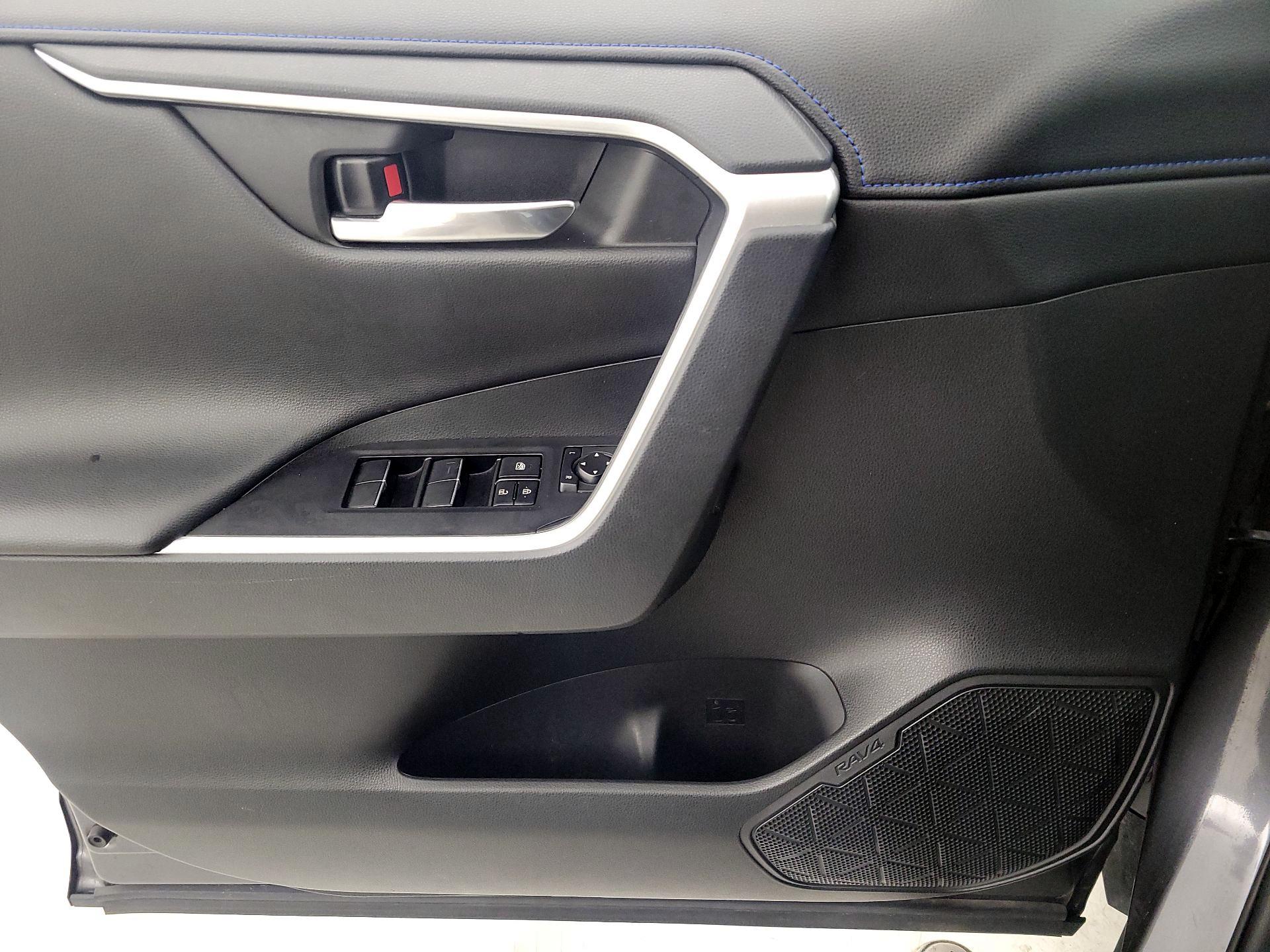 Thumbnail: 2021 Toyota RAV4 - 12