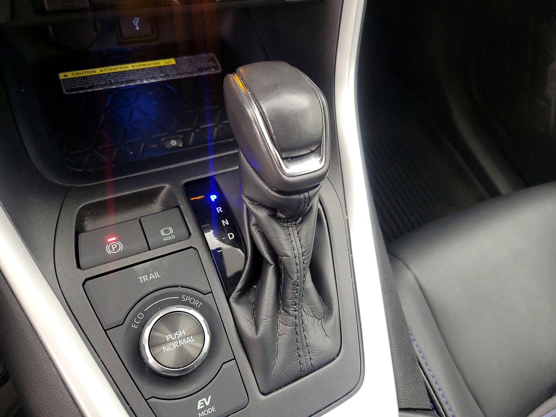 Thumbnail: 2021 Toyota RAV4 - 15