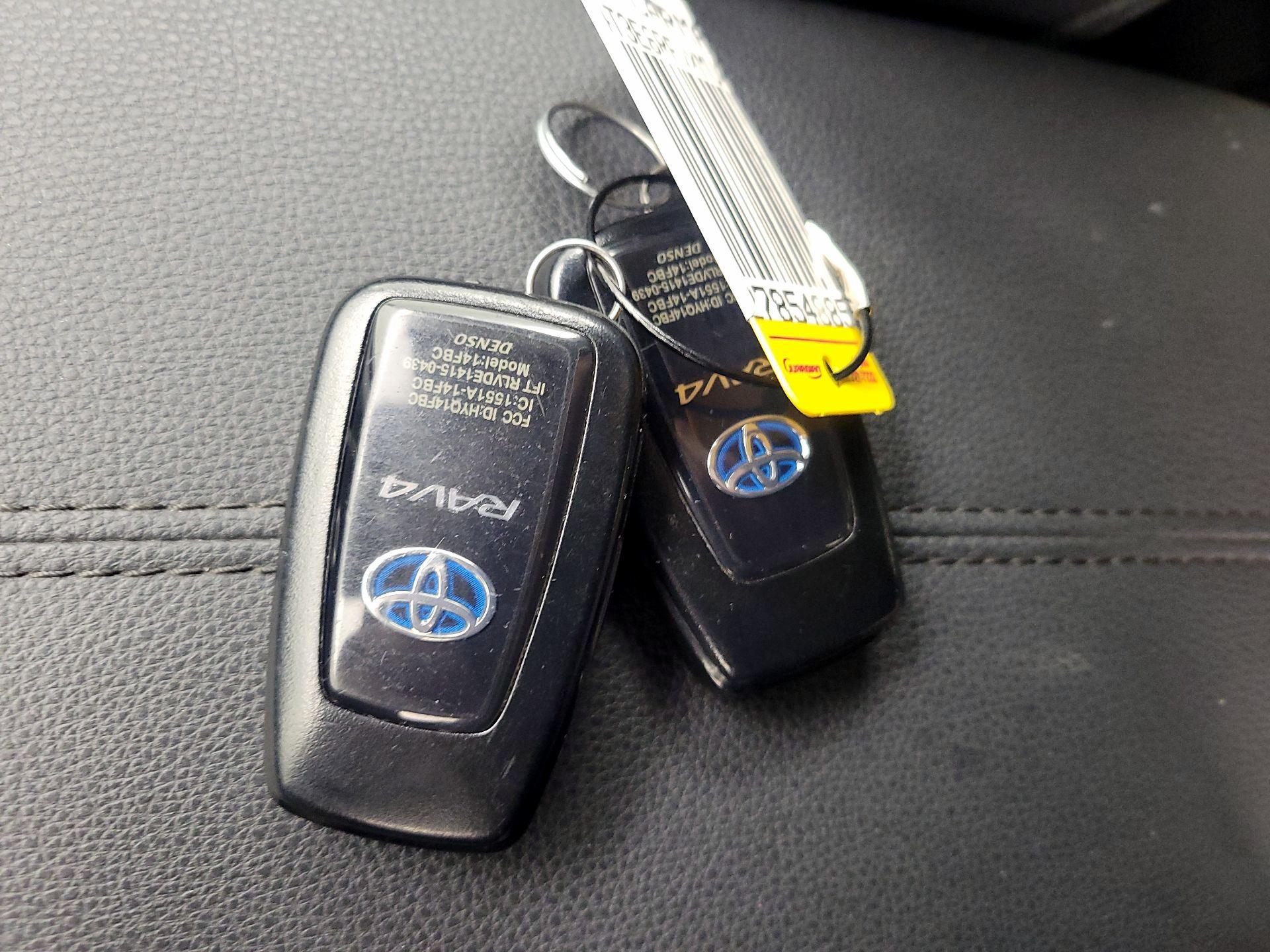 Thumbnail: 2021 Toyota RAV4 - 18