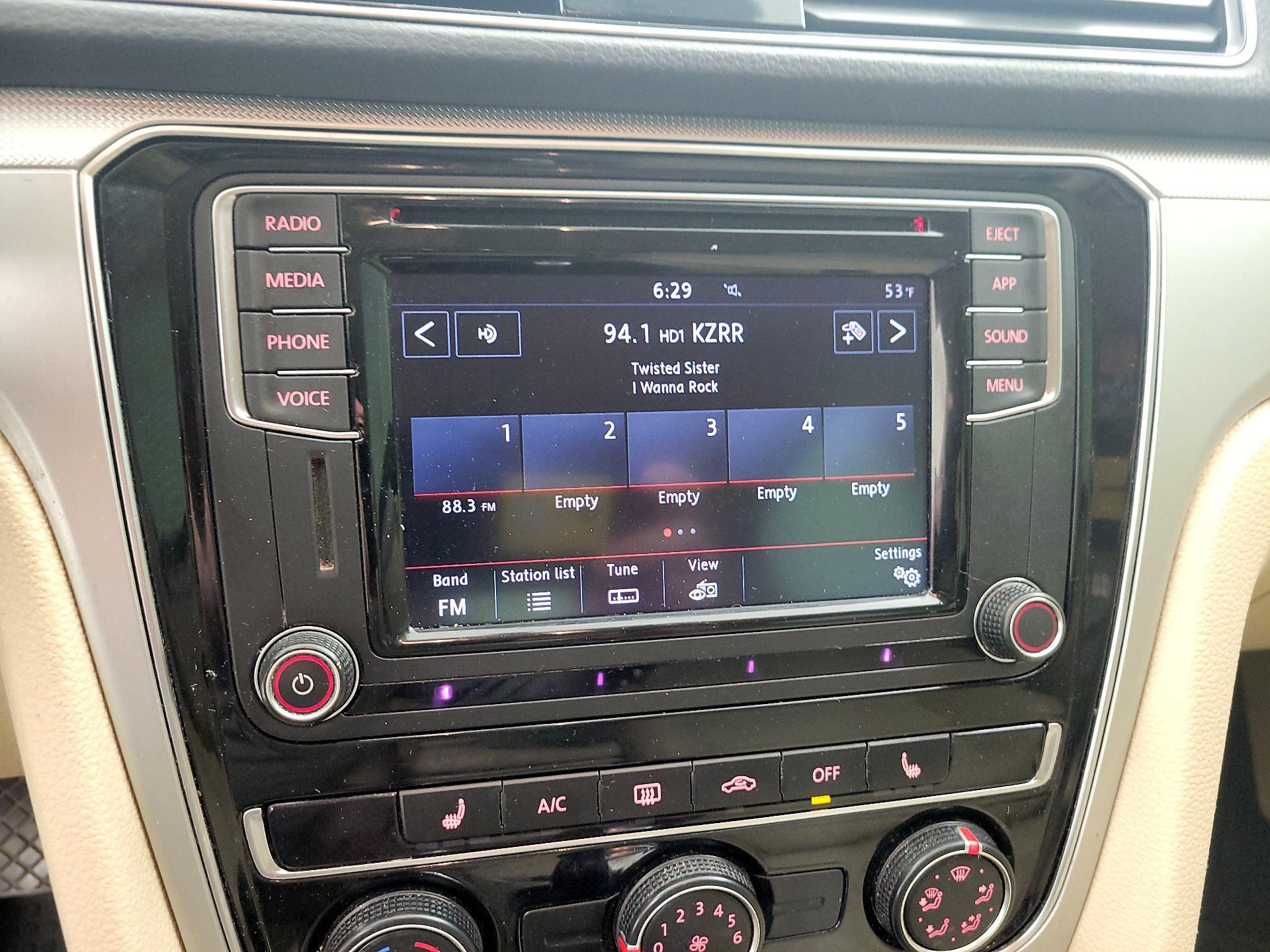 Thumbnail: 2019 Volkswagen Passat - 13