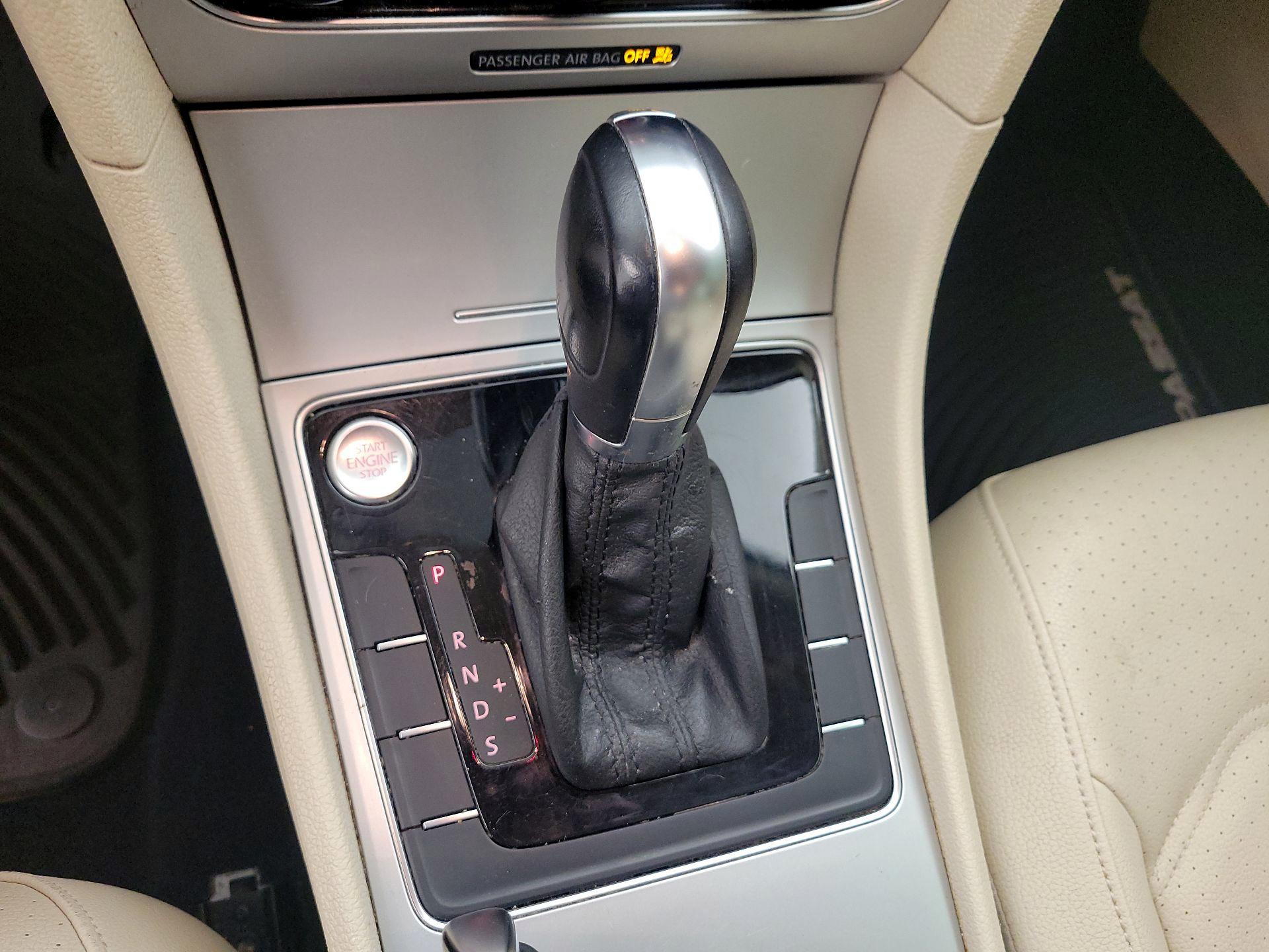 Thumbnail: 2019 Volkswagen Passat - 15