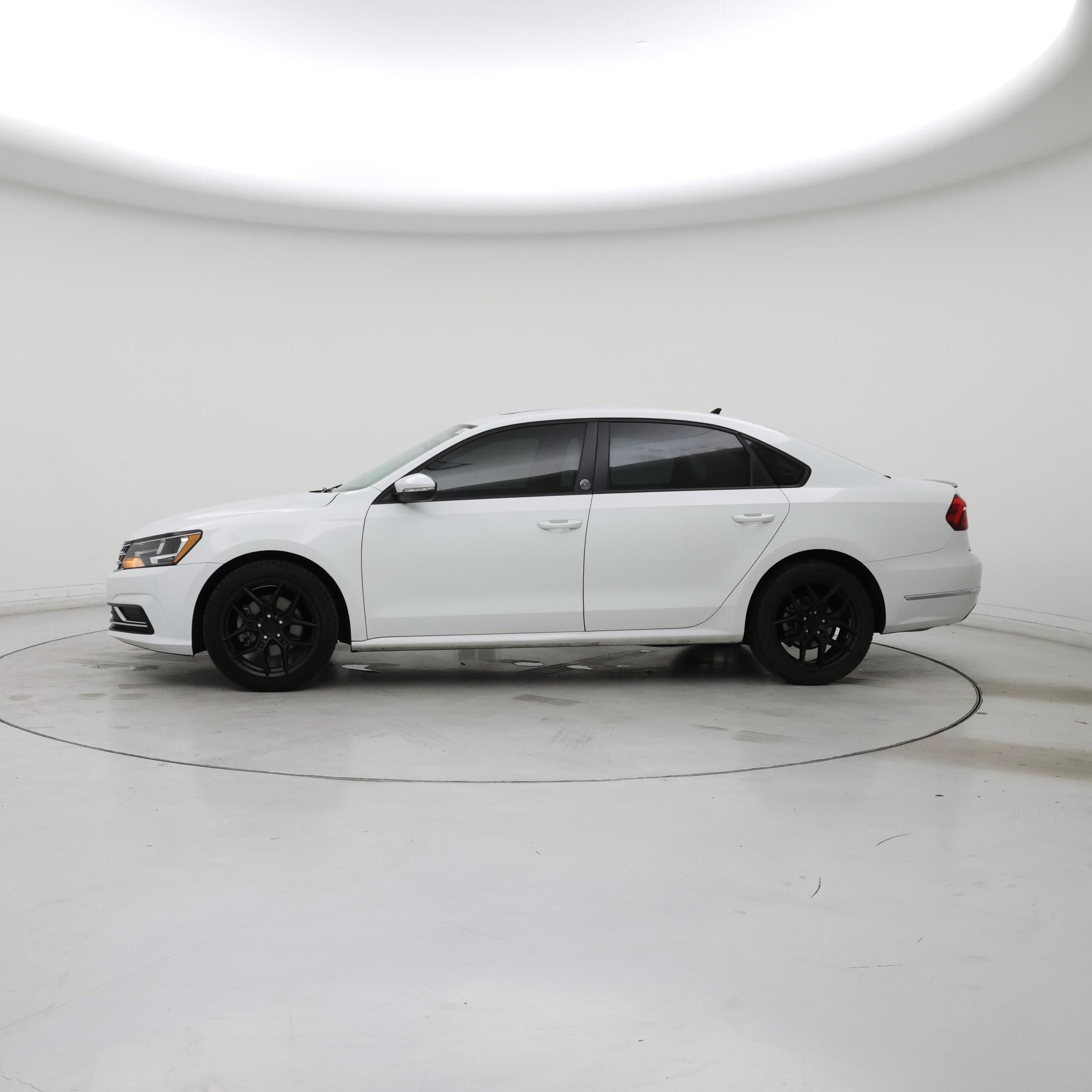 Thumbnail: 2019 Volkswagen Passat - 3