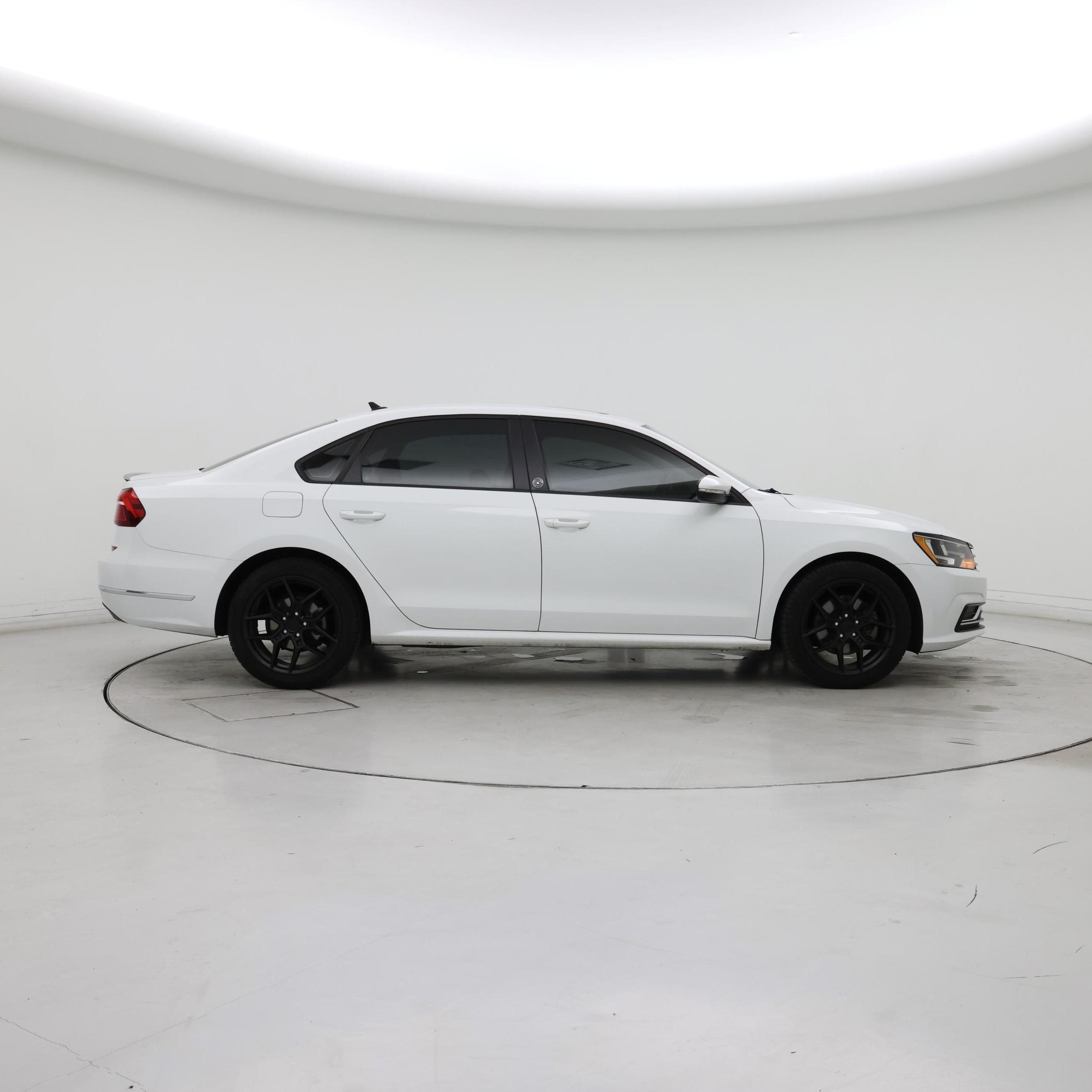 Thumbnail: 2019 Volkswagen Passat - 7