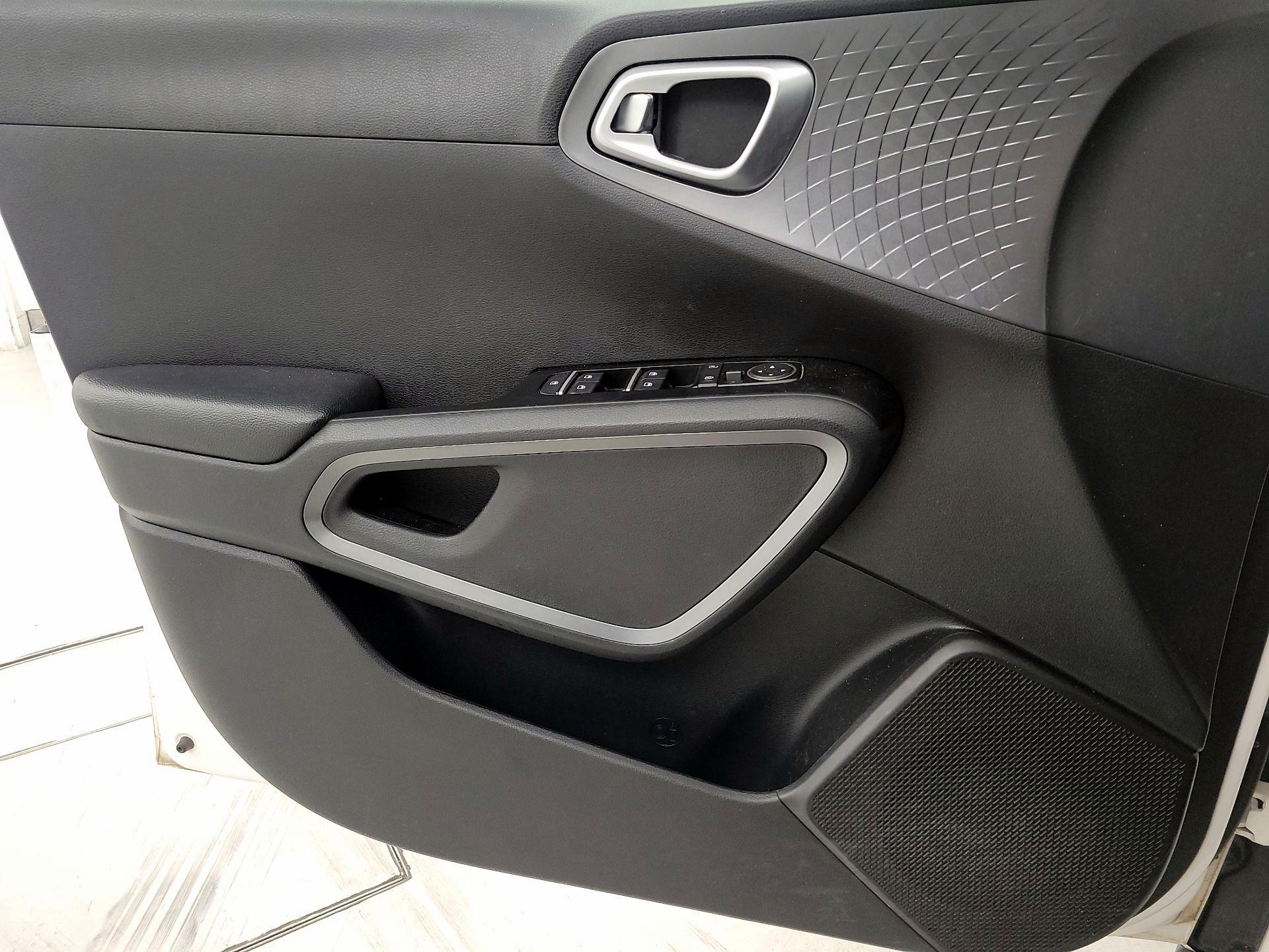 Thumbnail: 2020 Kia Soul - 18