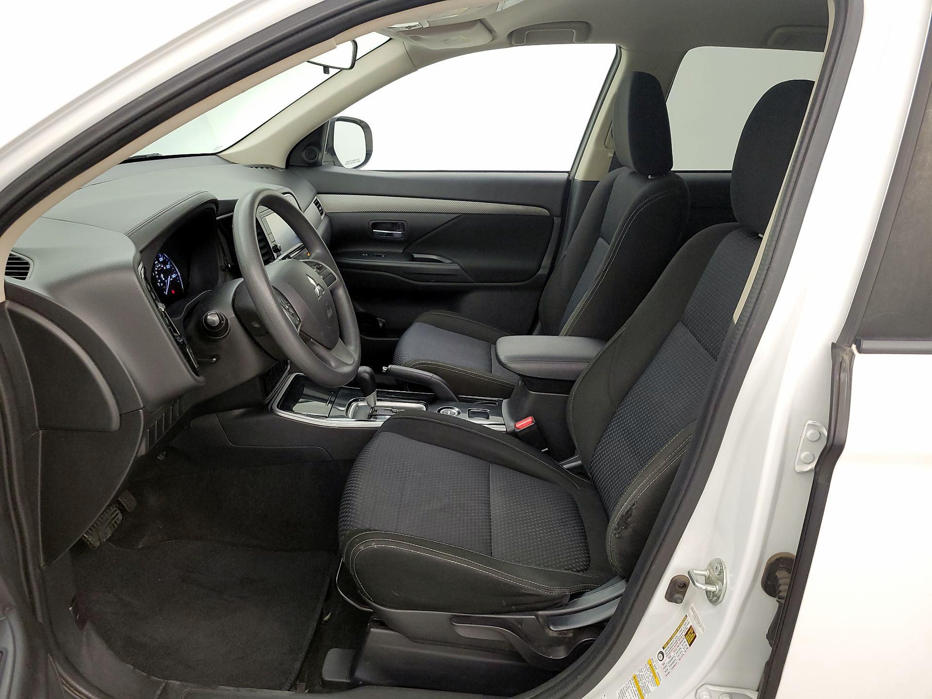 Thumbnail: 2018 Mitsubishi Outlander - 11