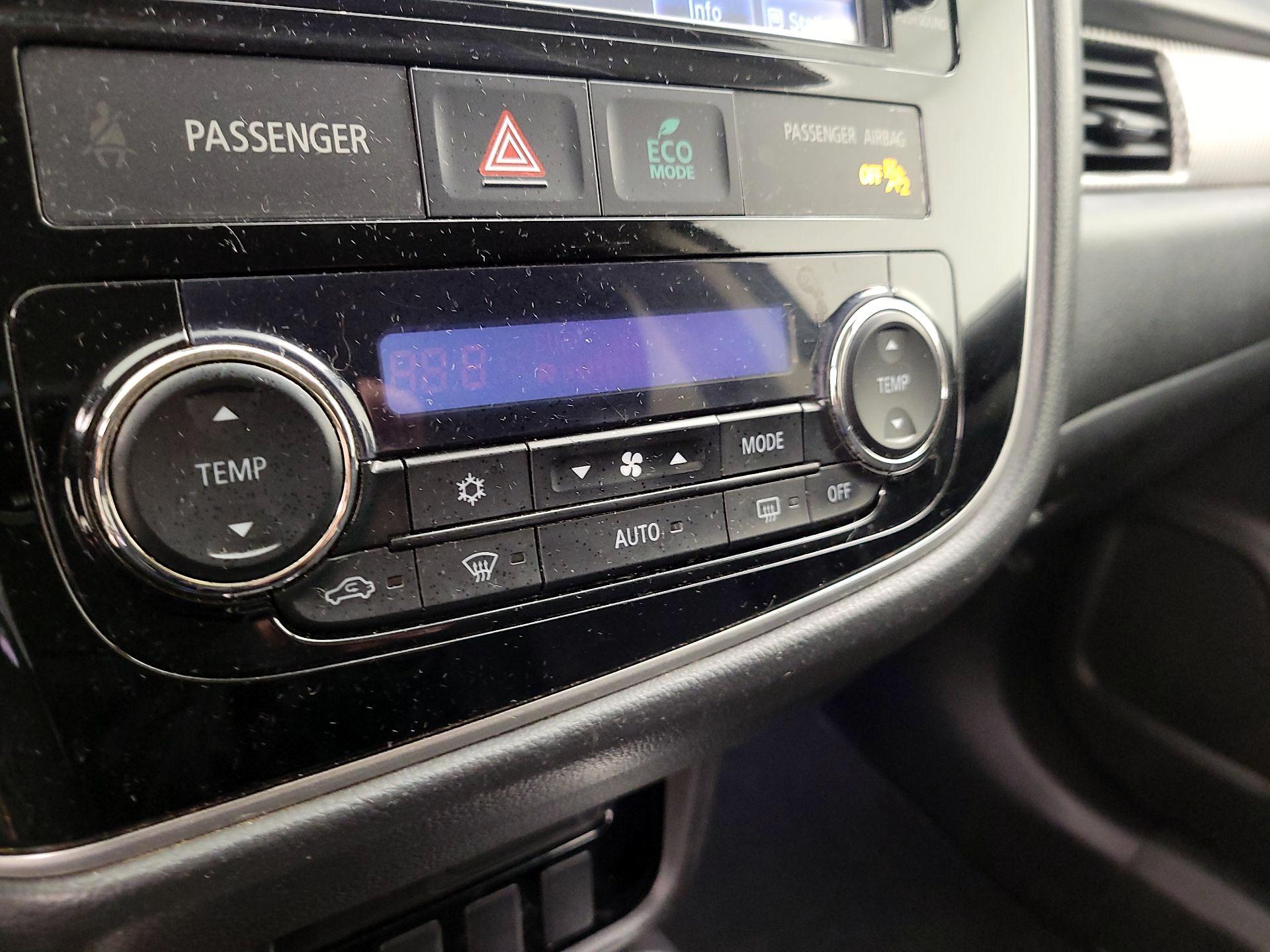 Thumbnail: 2018 Mitsubishi Outlander - 16