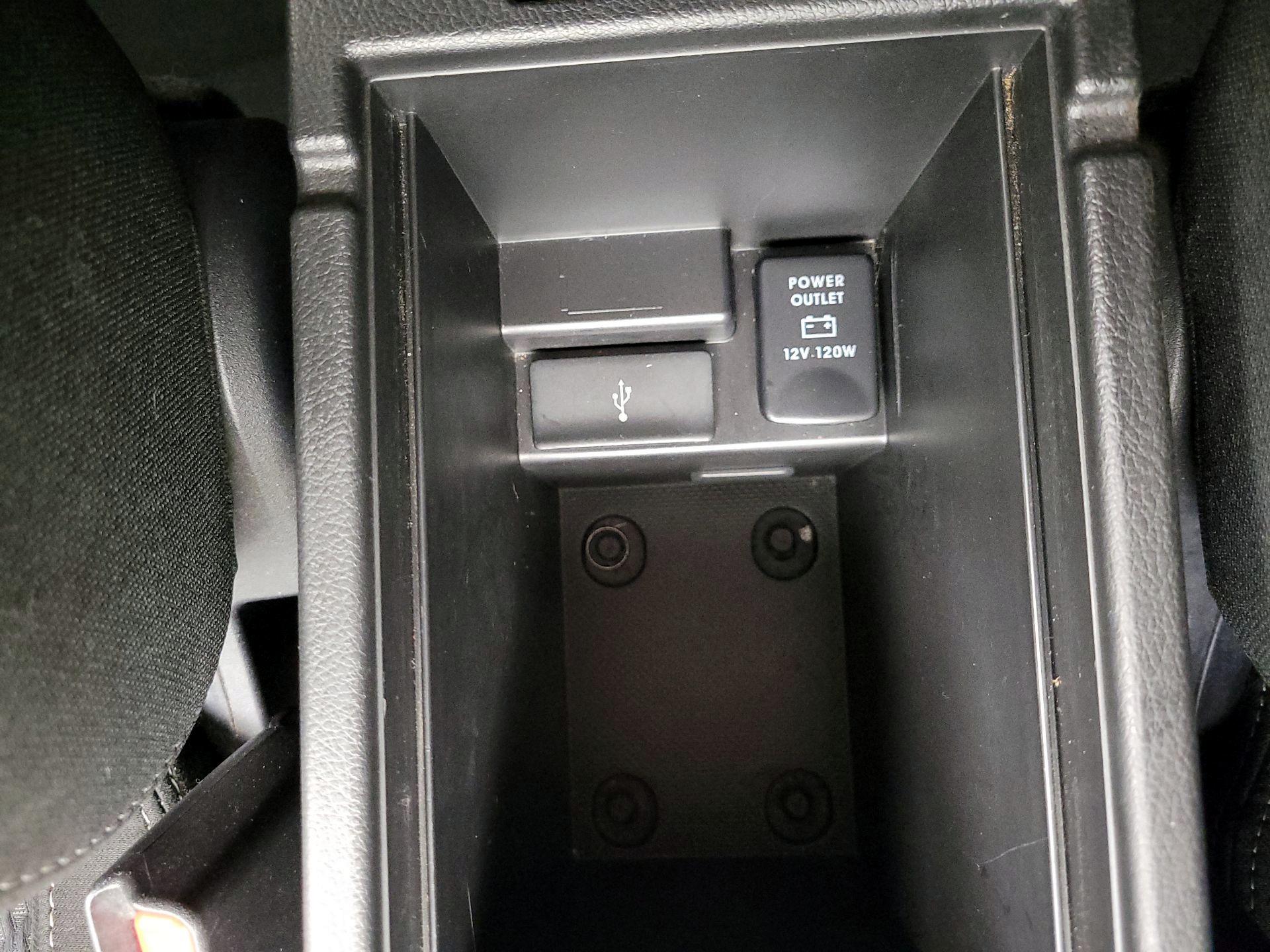 Thumbnail: 2018 Mitsubishi Outlander - 18