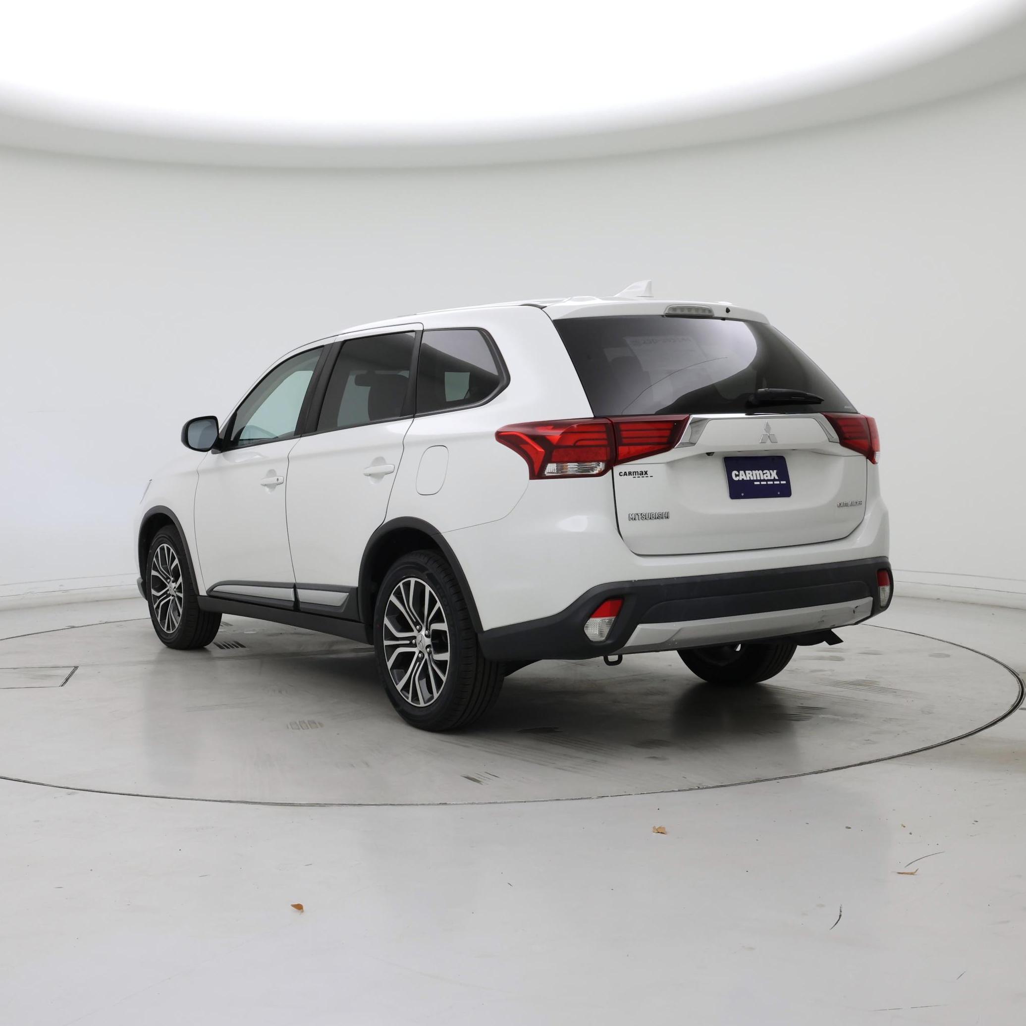 Thumbnail: 2018 Mitsubishi Outlander - 2