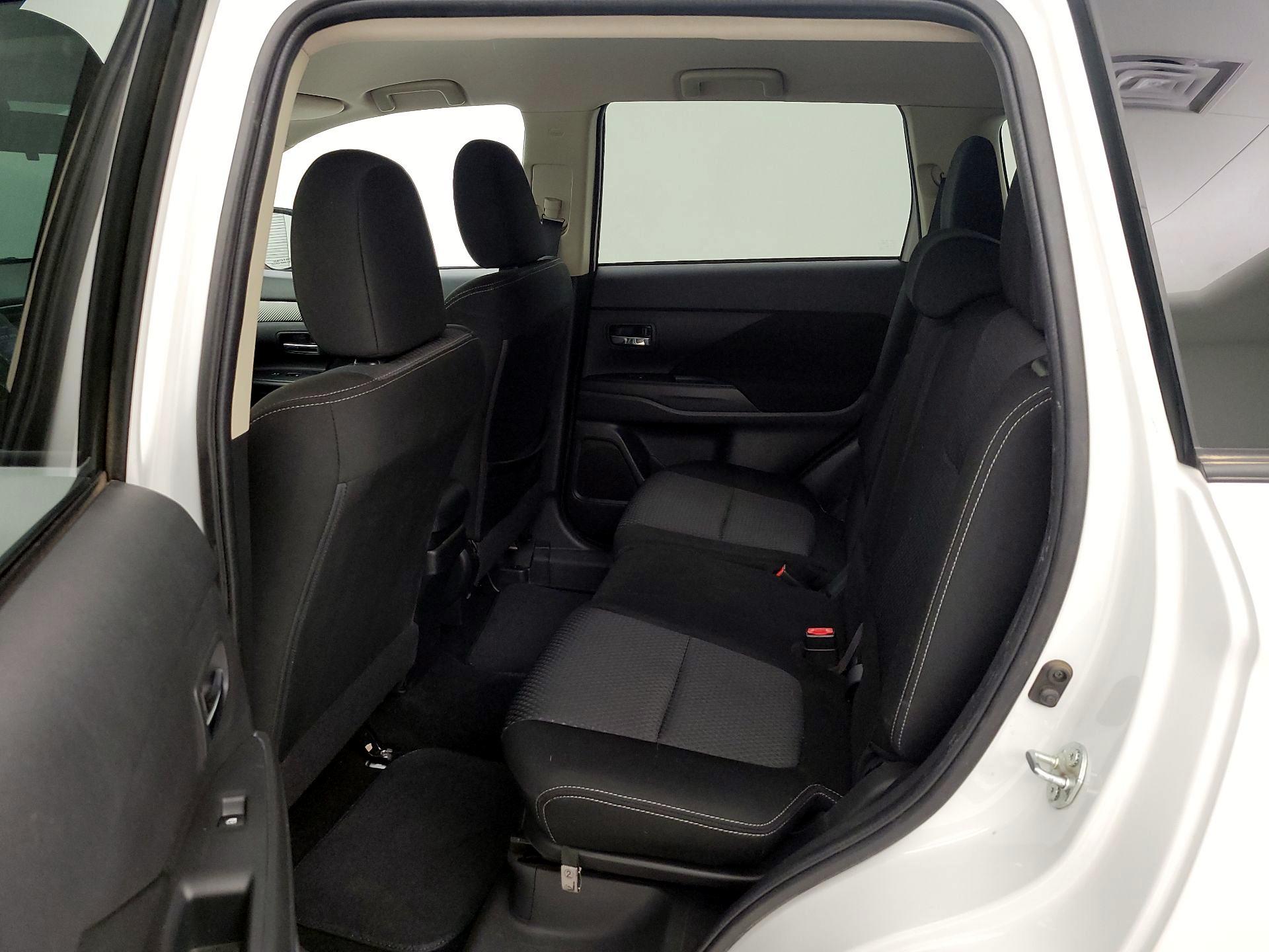 Thumbnail: 2018 Mitsubishi Outlander - 19