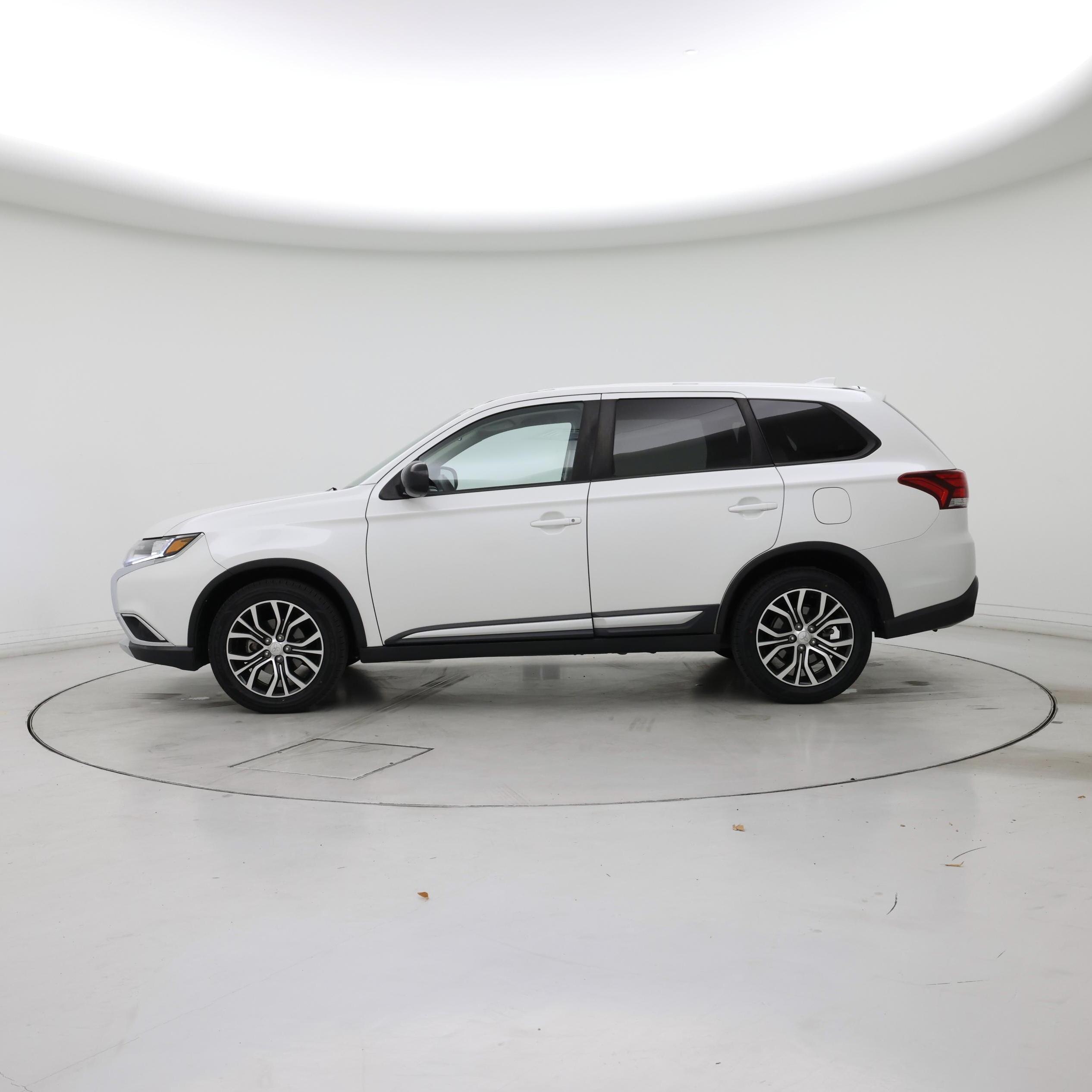 Thumbnail: 2018 Mitsubishi Outlander - 3