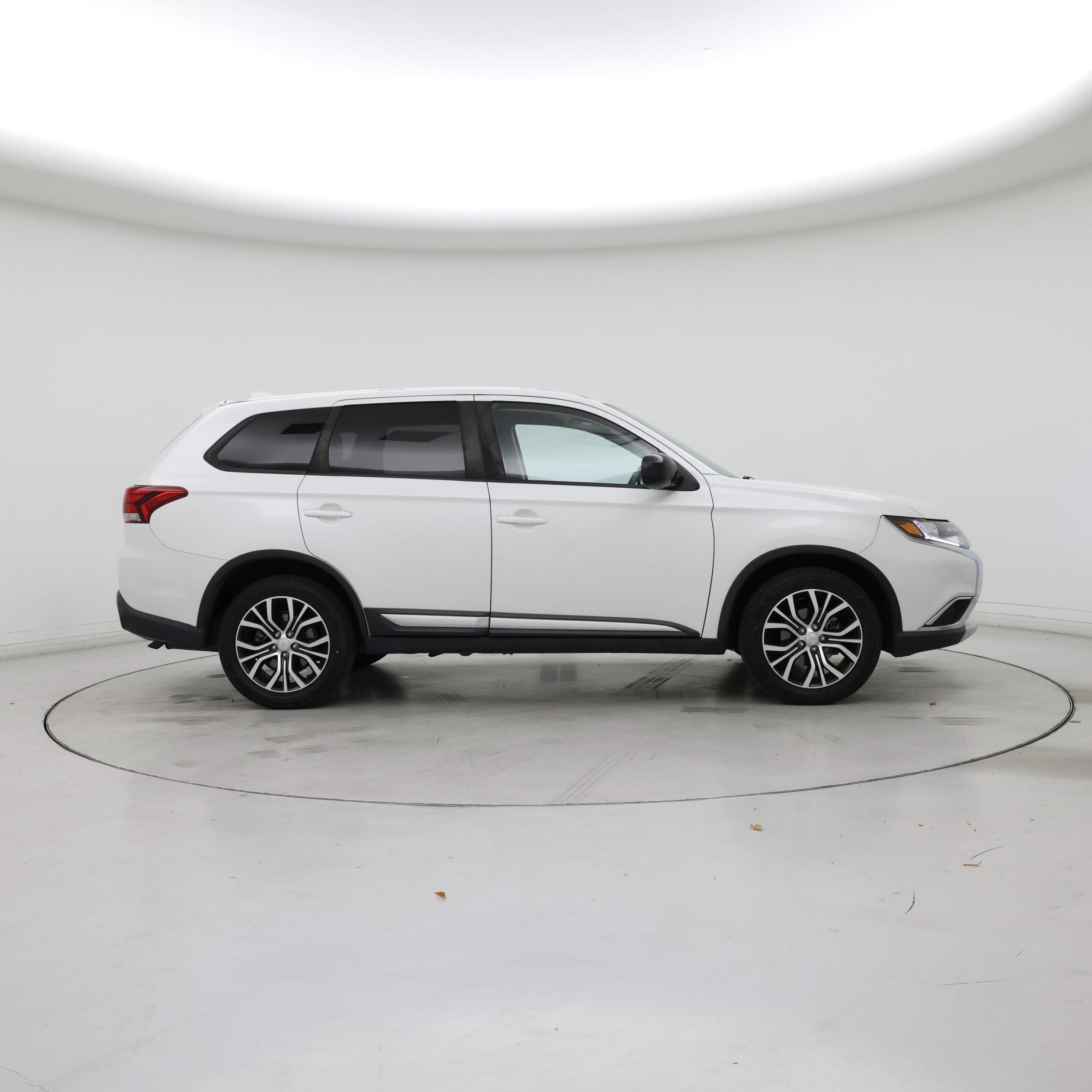 Thumbnail: 2018 Mitsubishi Outlander - 7