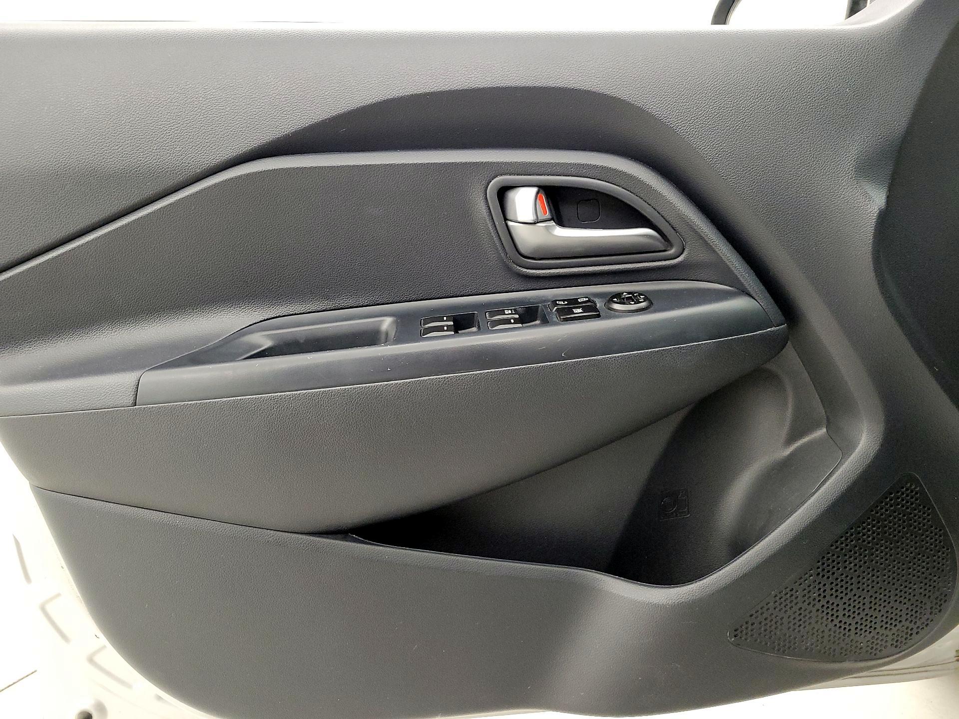 Thumbnail: 2016 Kia Rio - 12