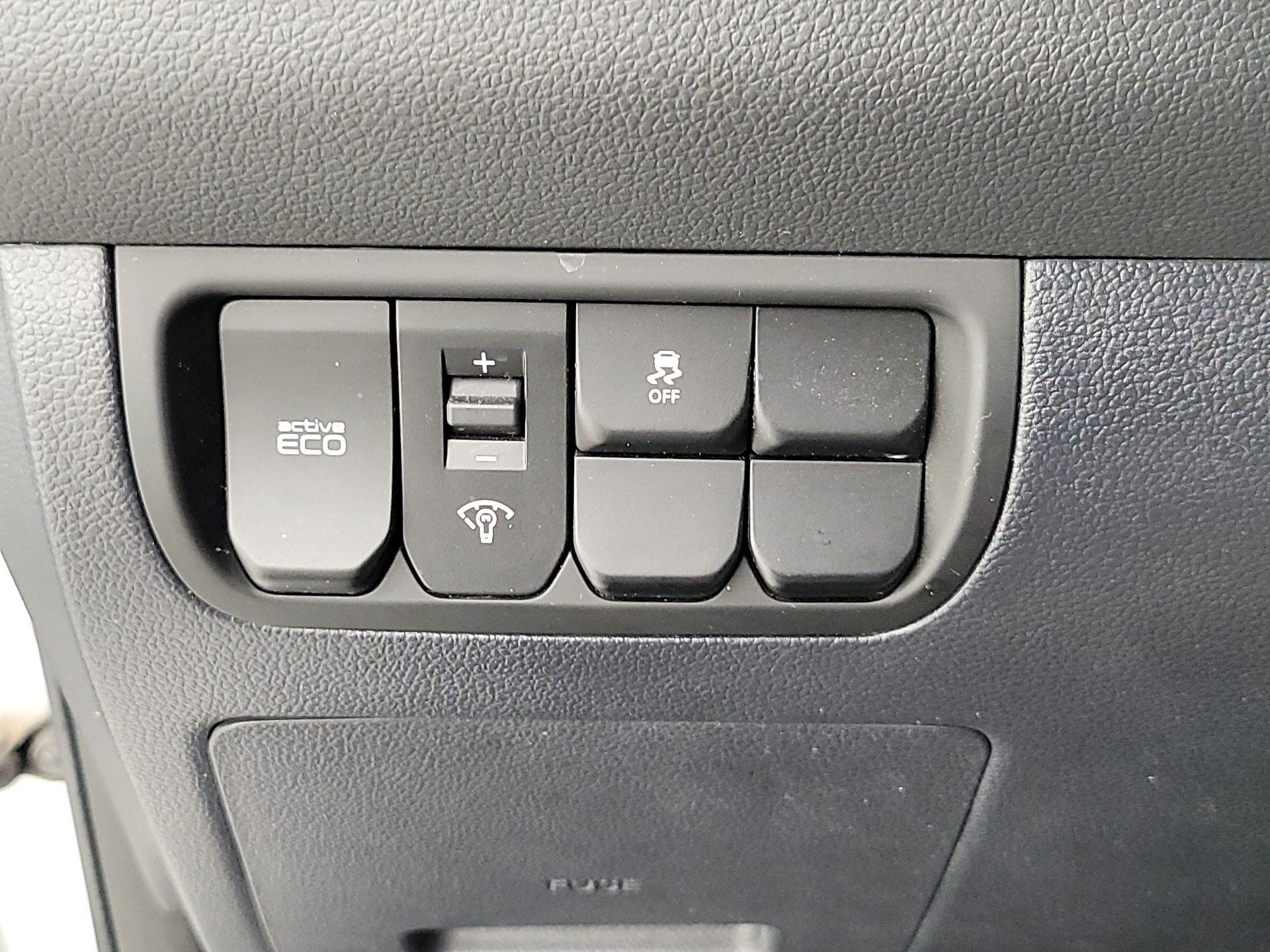 Thumbnail: 2016 Kia Rio - 13