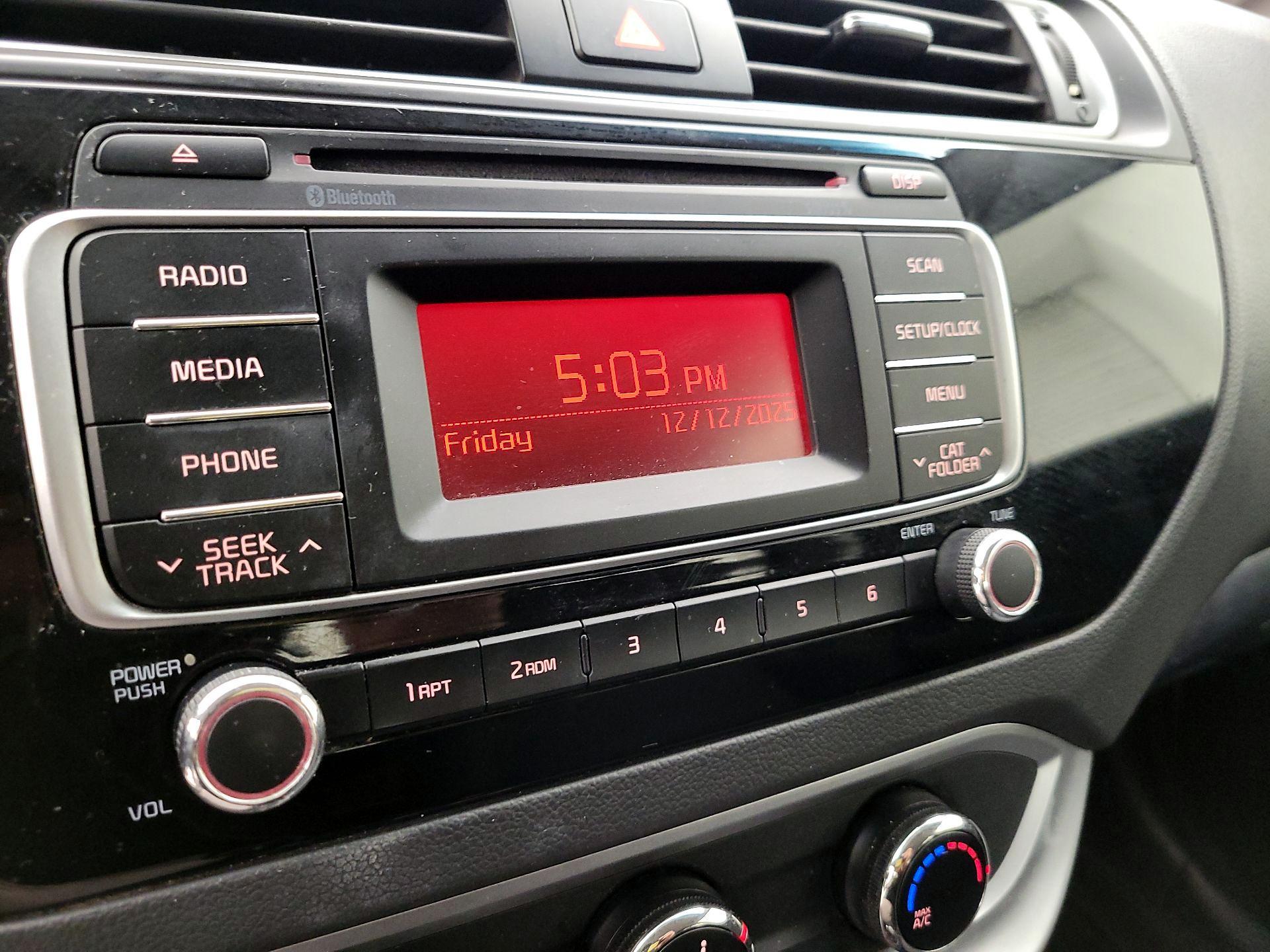 Thumbnail: 2016 Kia Rio - 14