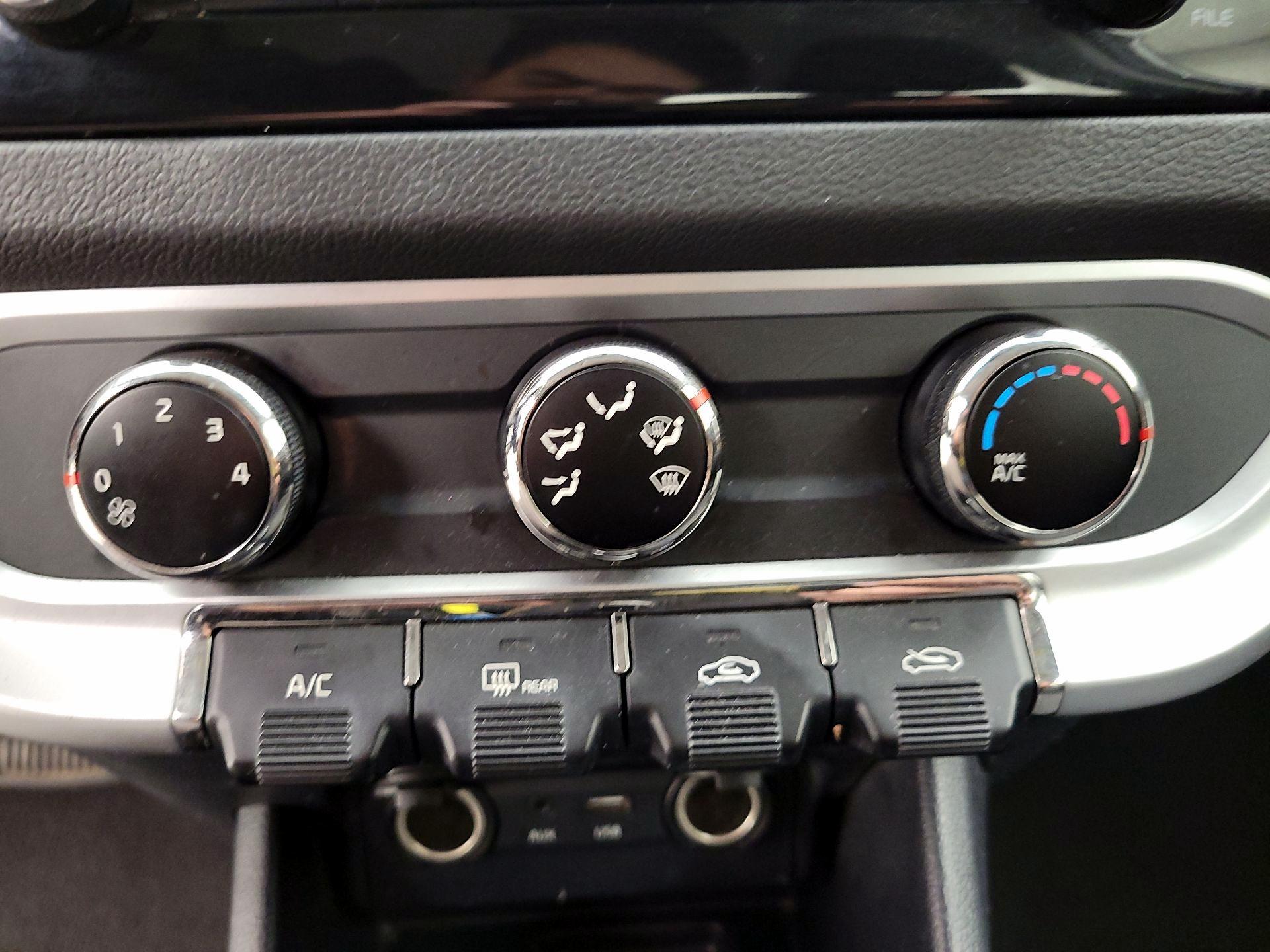 Thumbnail: 2016 Kia Rio - 15