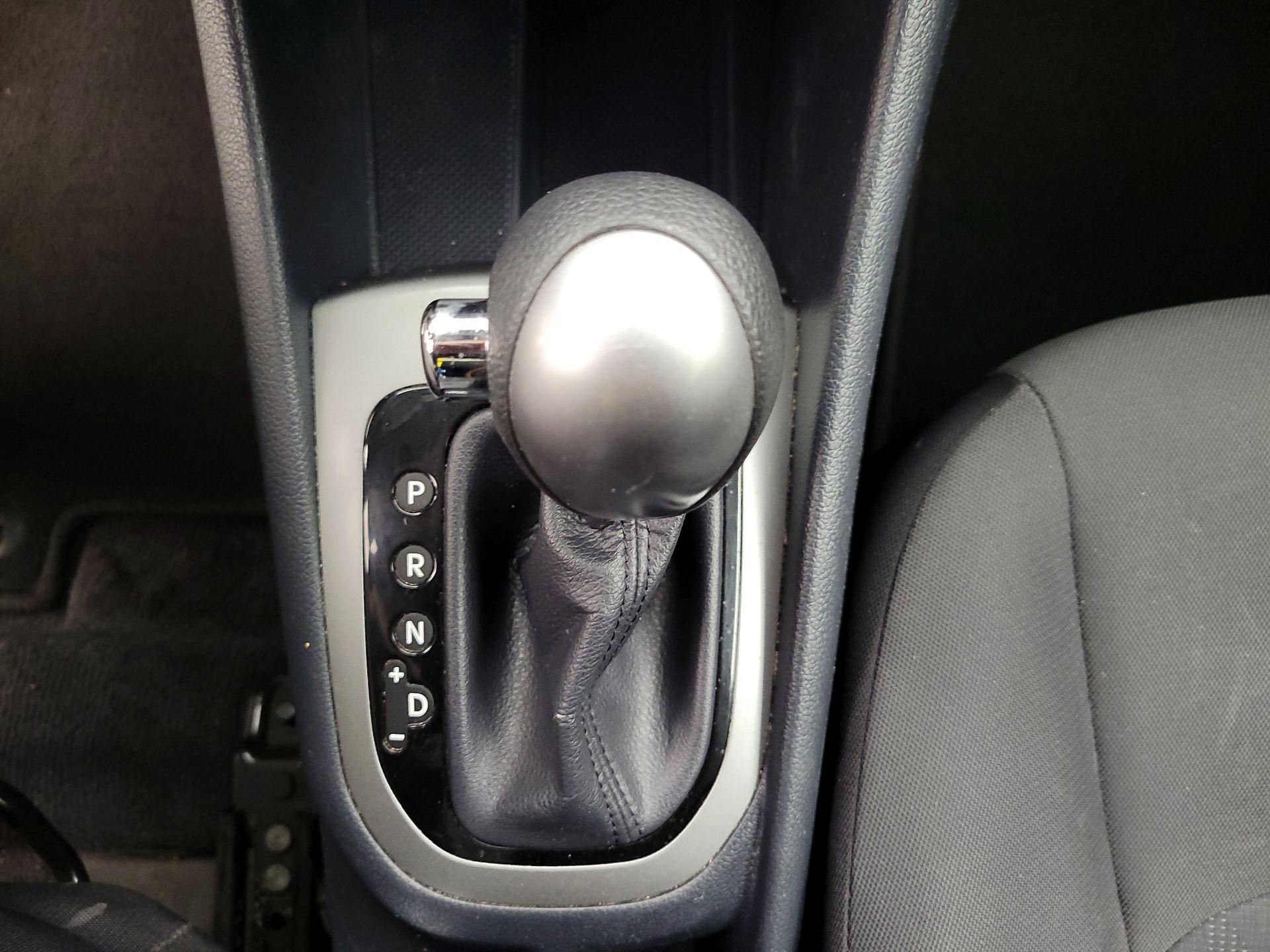 Thumbnail: 2016 Kia Rio - 16