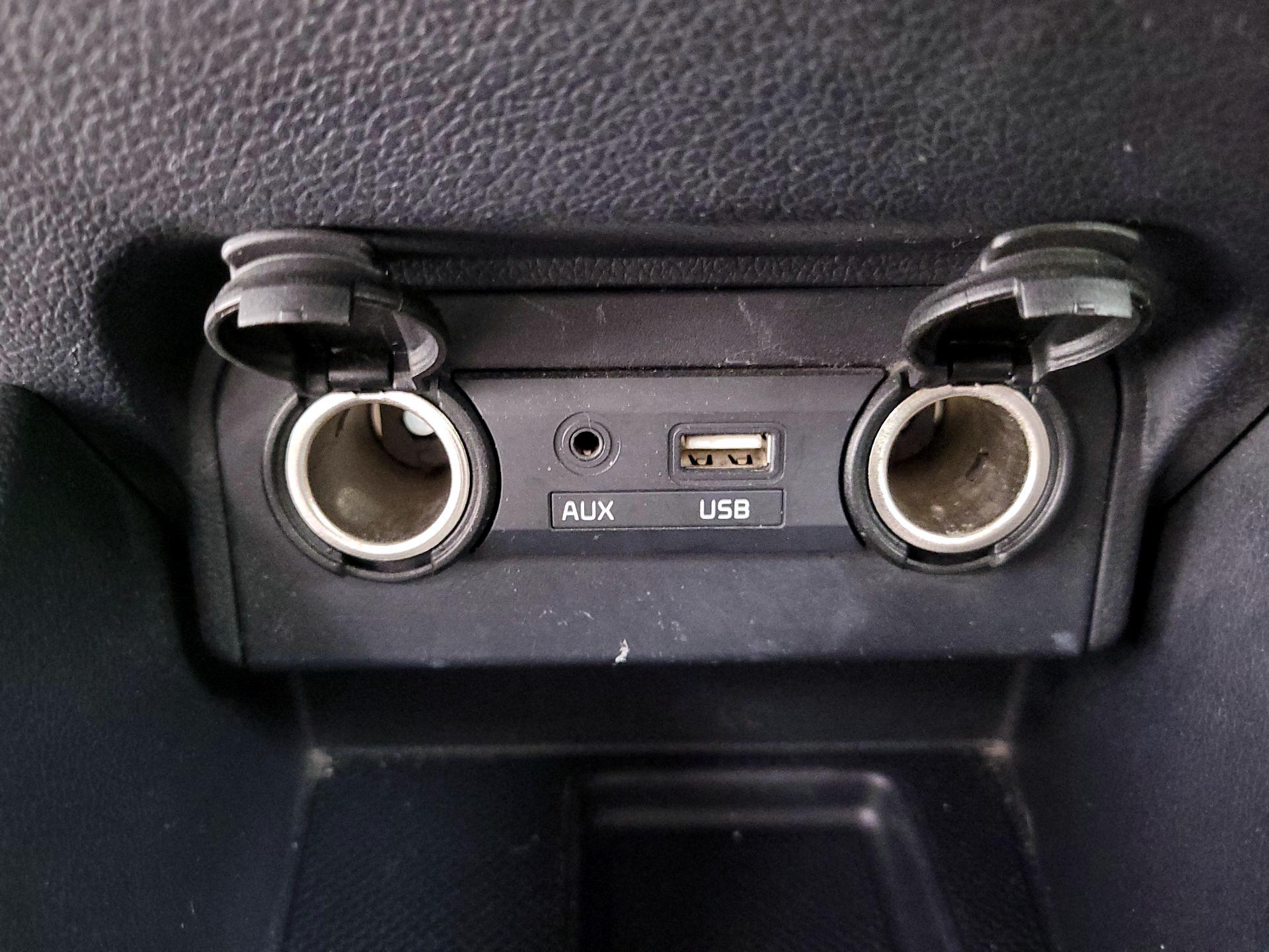 Thumbnail: 2016 Kia Rio - 17