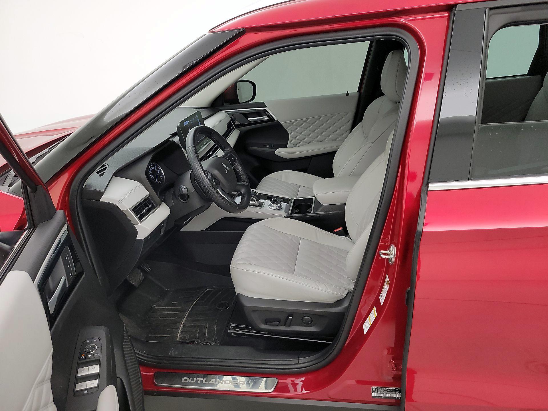 Thumbnail: 2022 Mitsubishi Outlander - 11