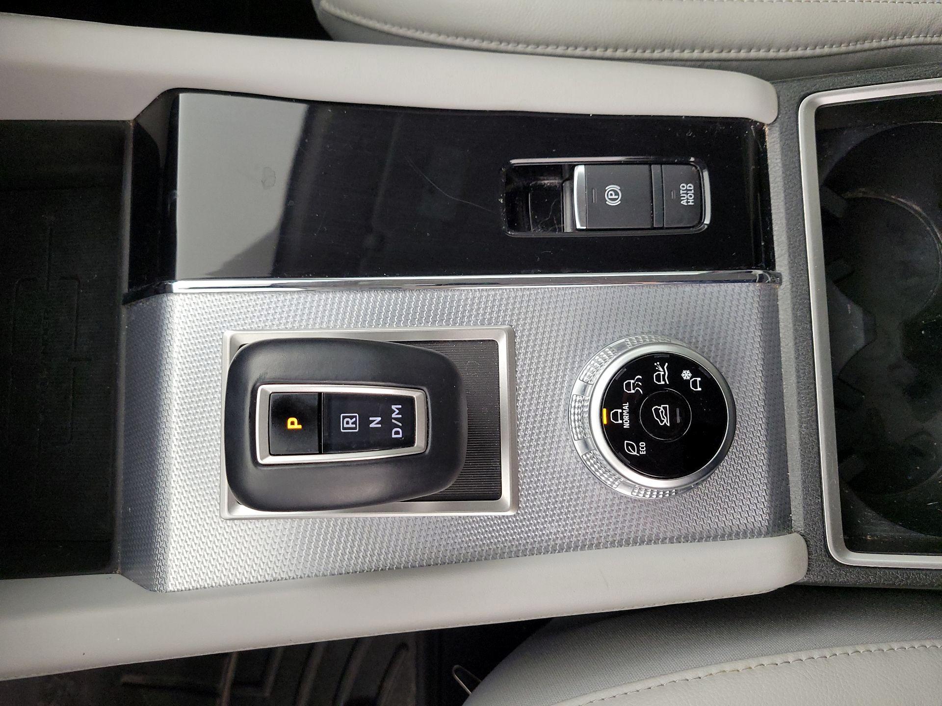 Thumbnail: 2022 Mitsubishi Outlander - 18