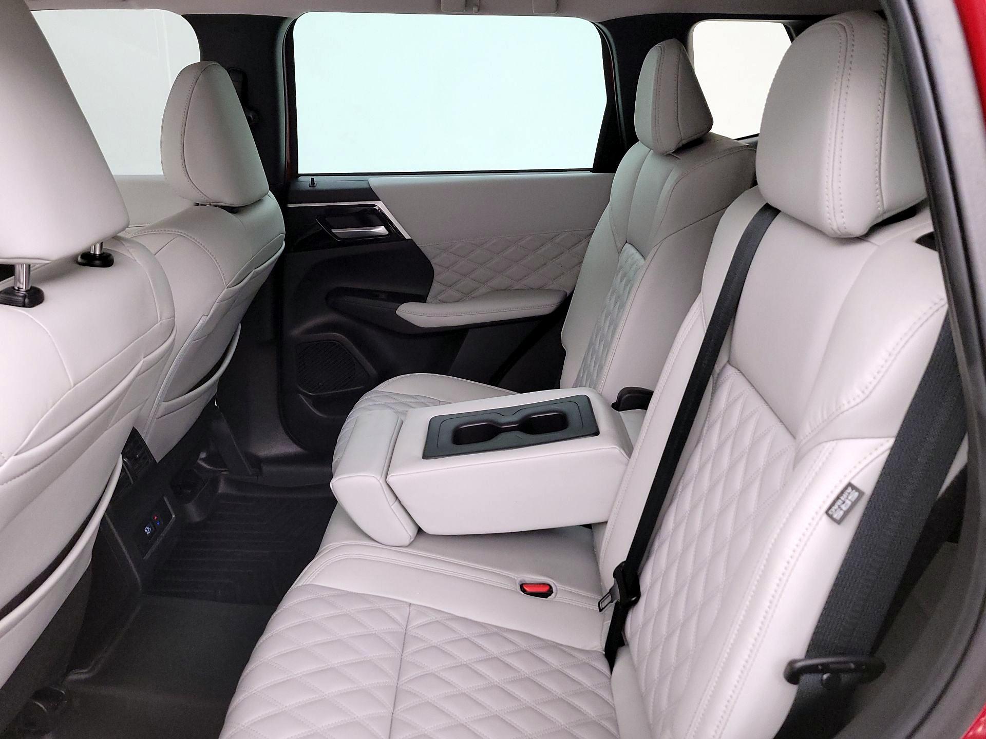 Thumbnail: 2022 Mitsubishi Outlander - 20