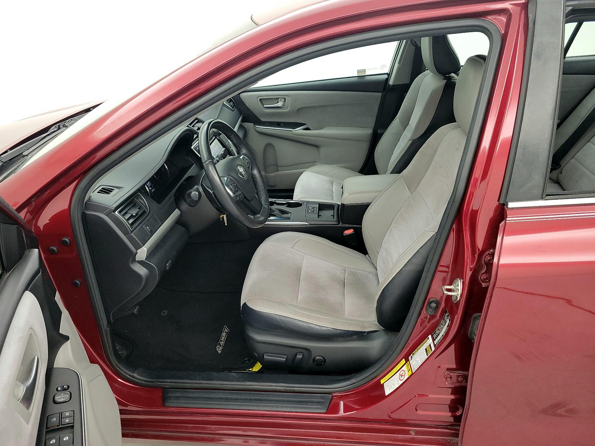 Thumbnail: 2017 Toyota Camry - 11